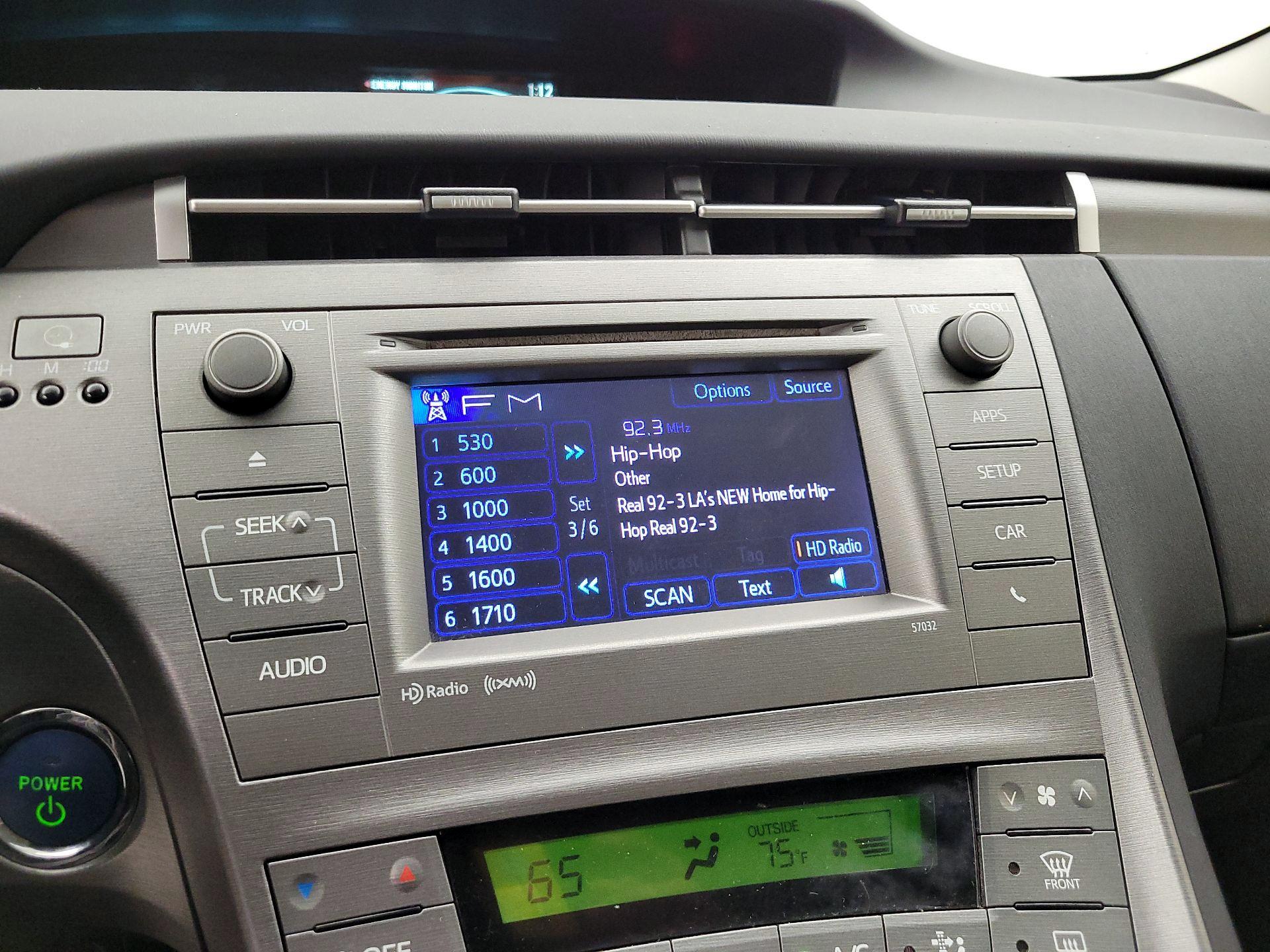 Thumbnail: 2014 Toyota Prius - 15