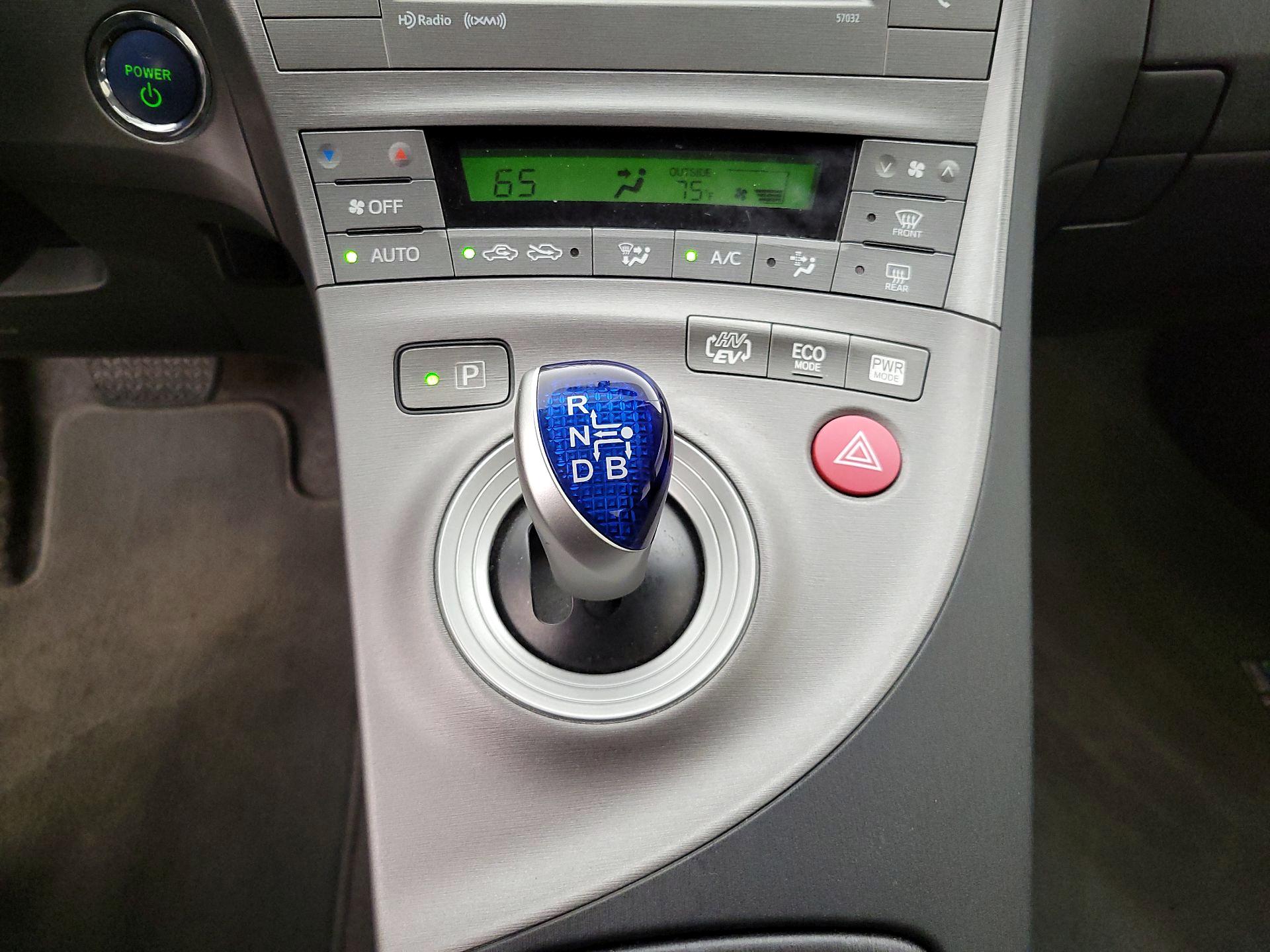 Thumbnail: 2014 Toyota Prius - 17