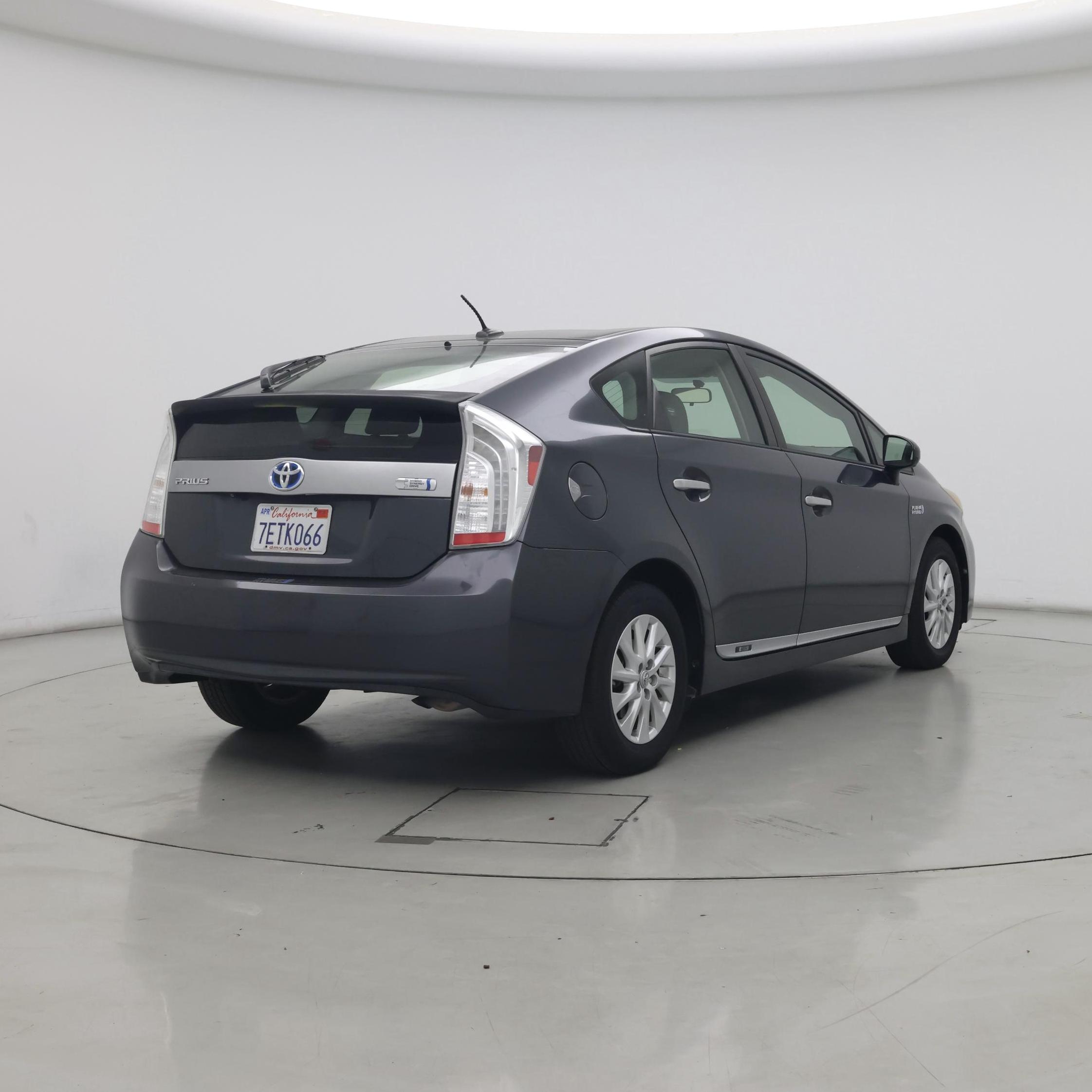 Thumbnail: 2014 Toyota Prius - 8