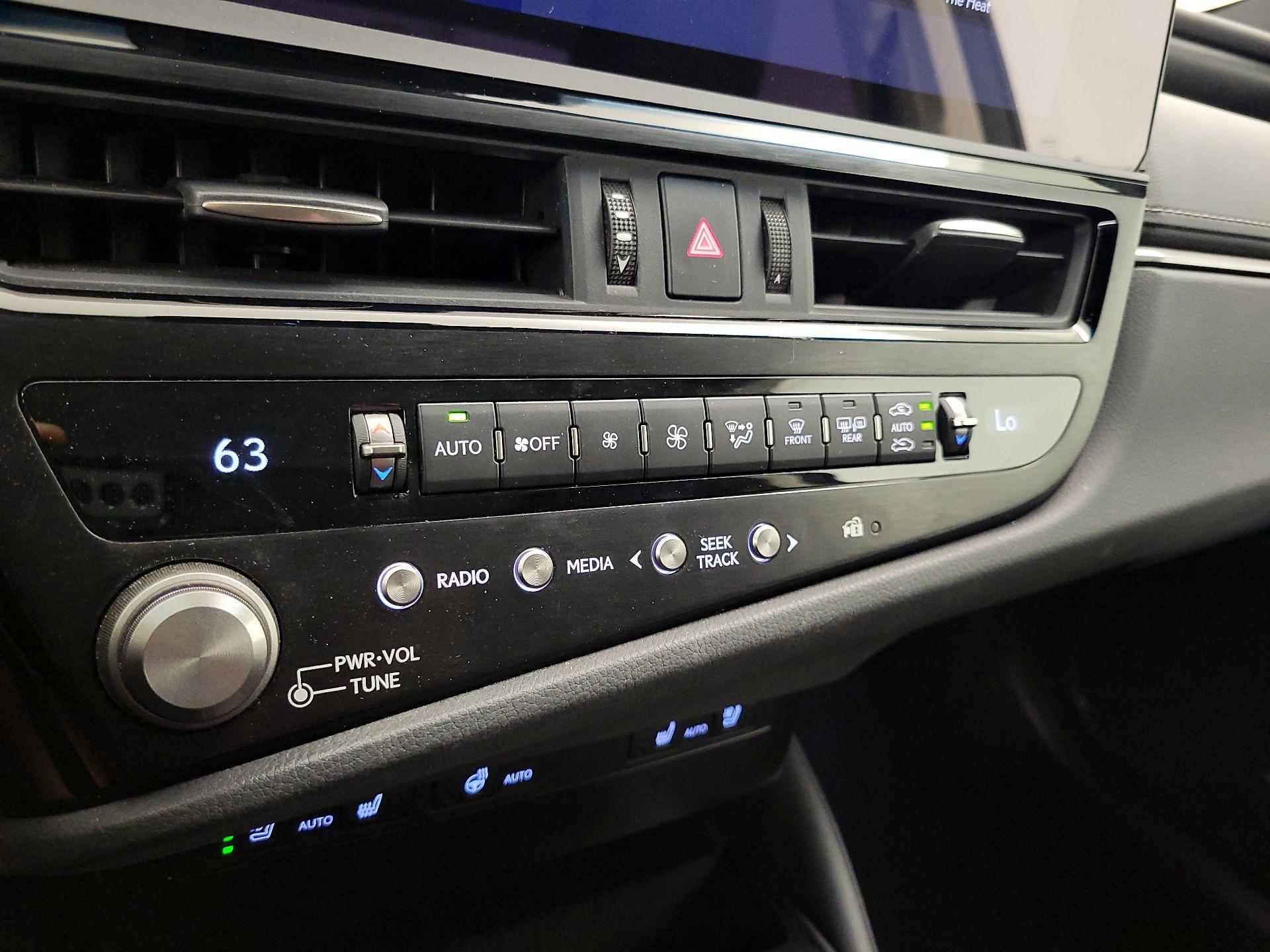 Thumbnail: 2024 Lexus ES - 16