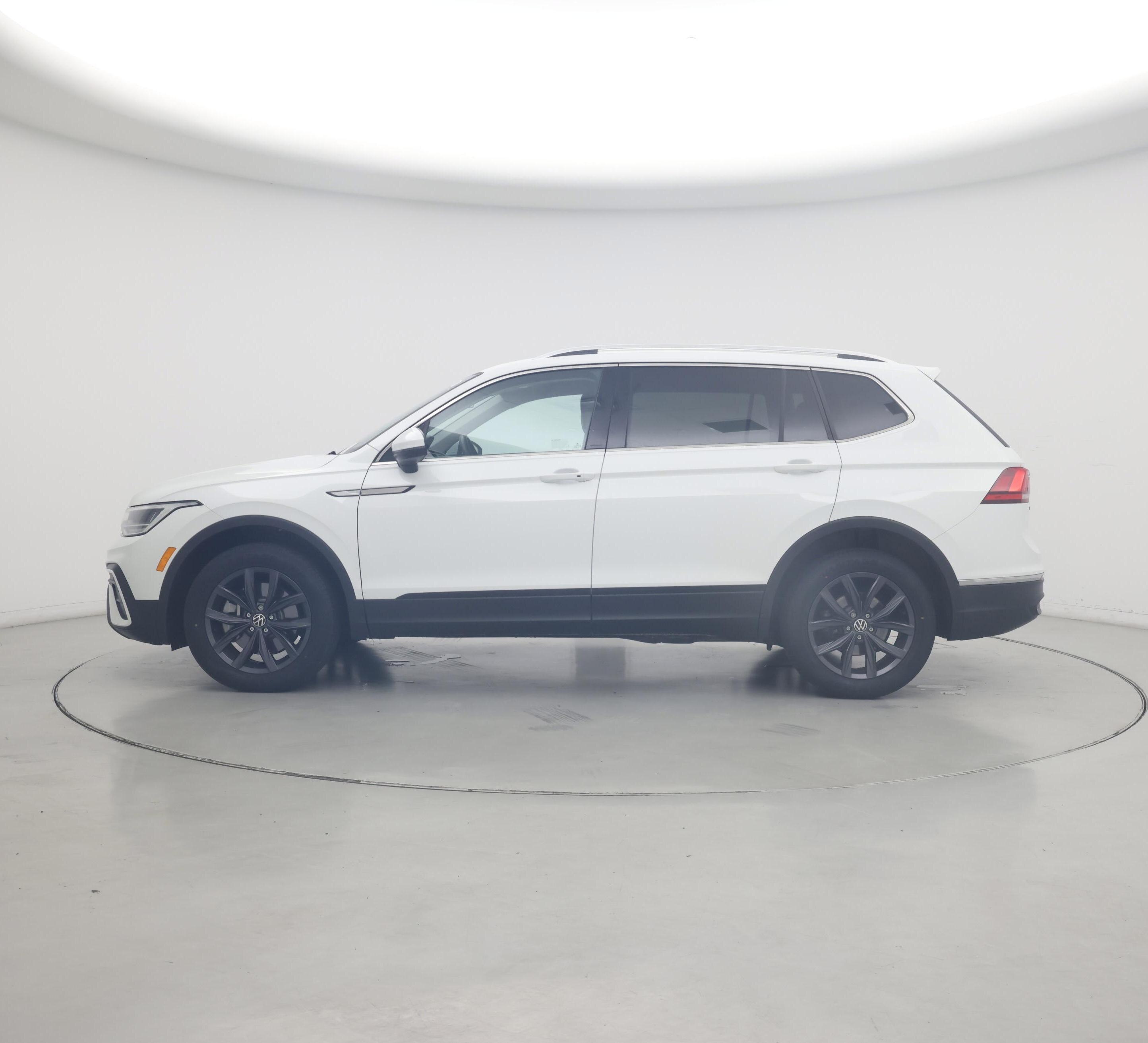 Thumbnail: 2024 Volkswagen Tiguan - 3