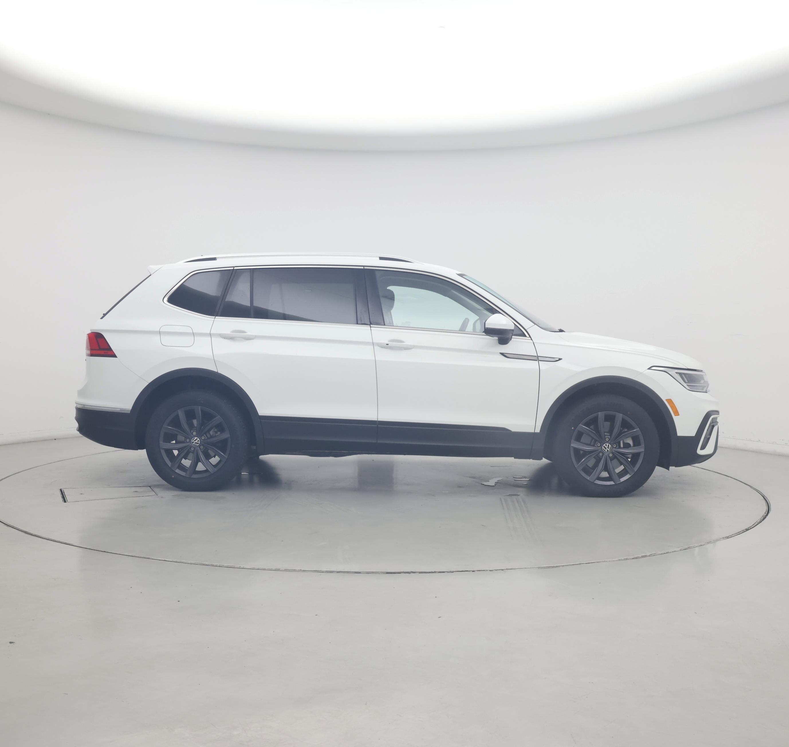 Thumbnail: 2024 Volkswagen Tiguan - 7