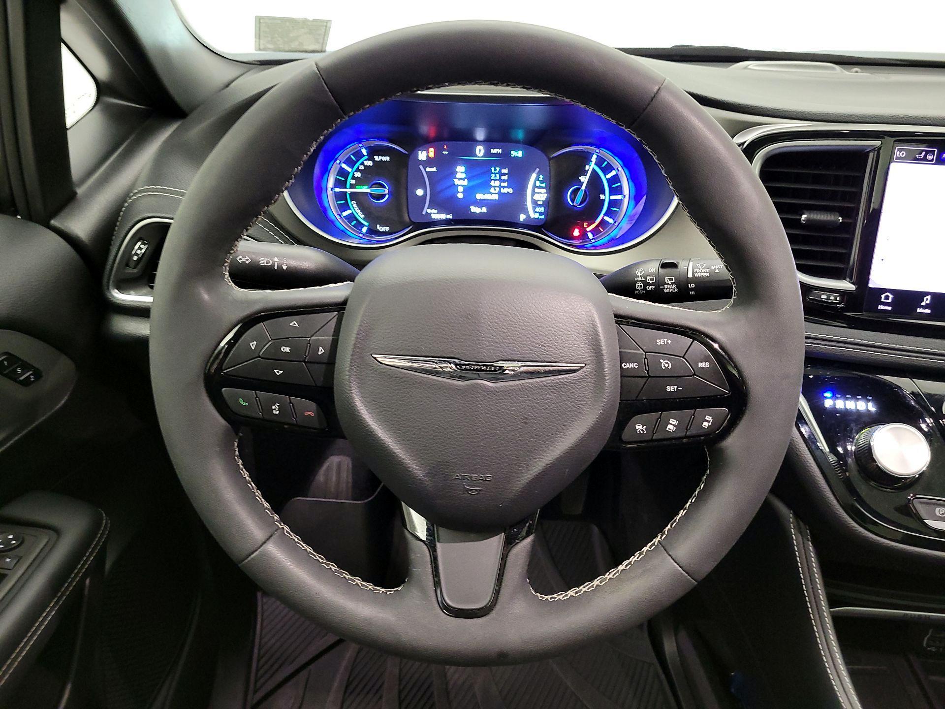 Thumbnail: 2023 Chrysler Pacifica - 10