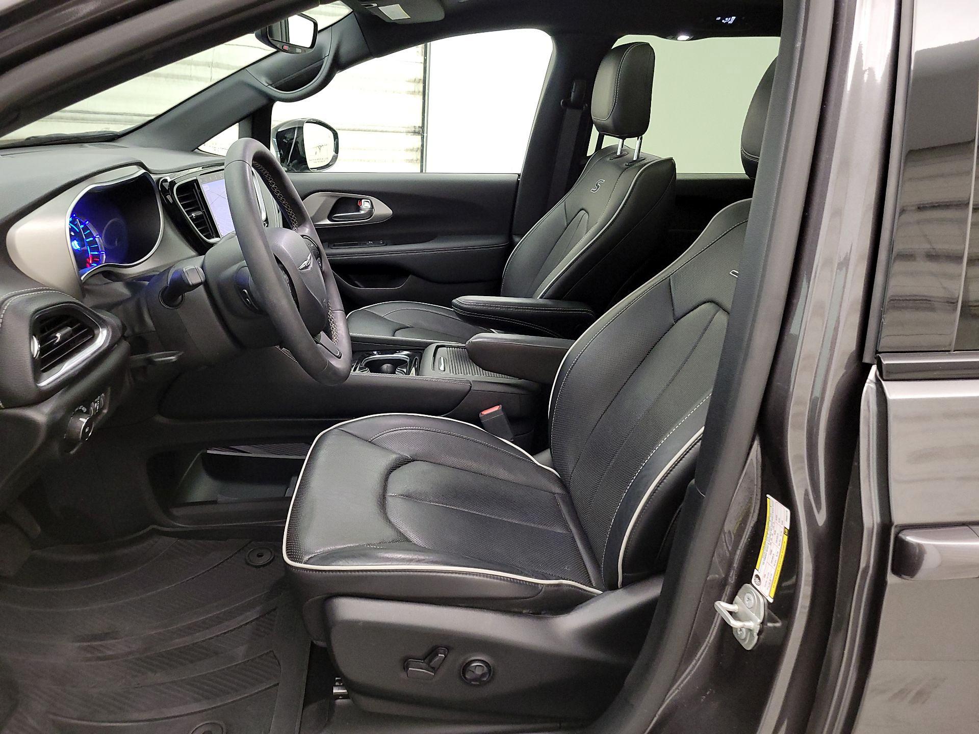 Thumbnail: 2023 Chrysler Pacifica - 11