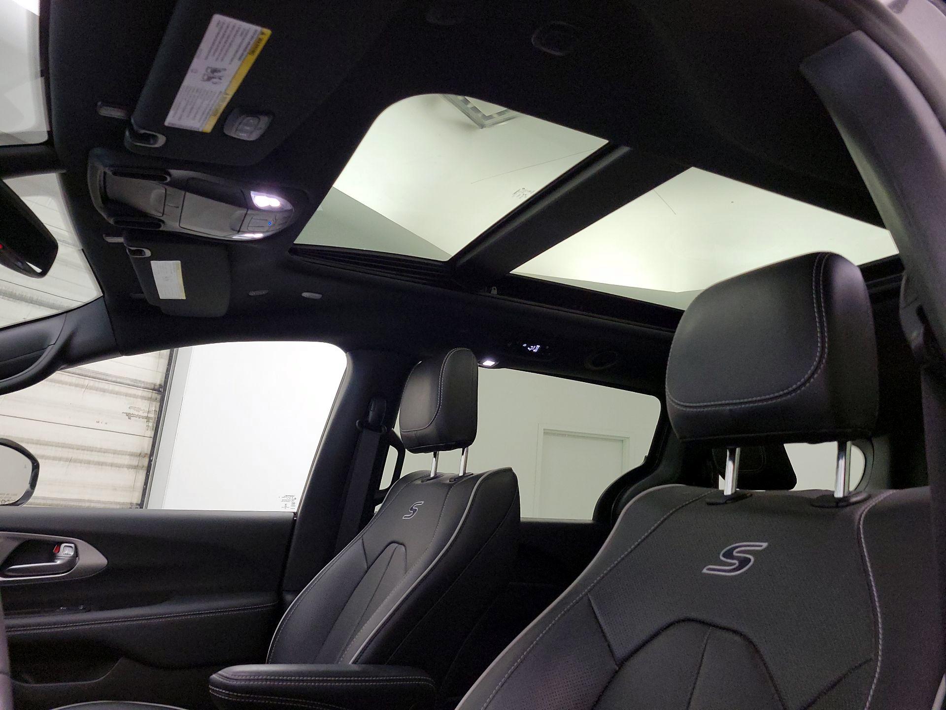 Thumbnail: 2023 Chrysler Pacifica - 20