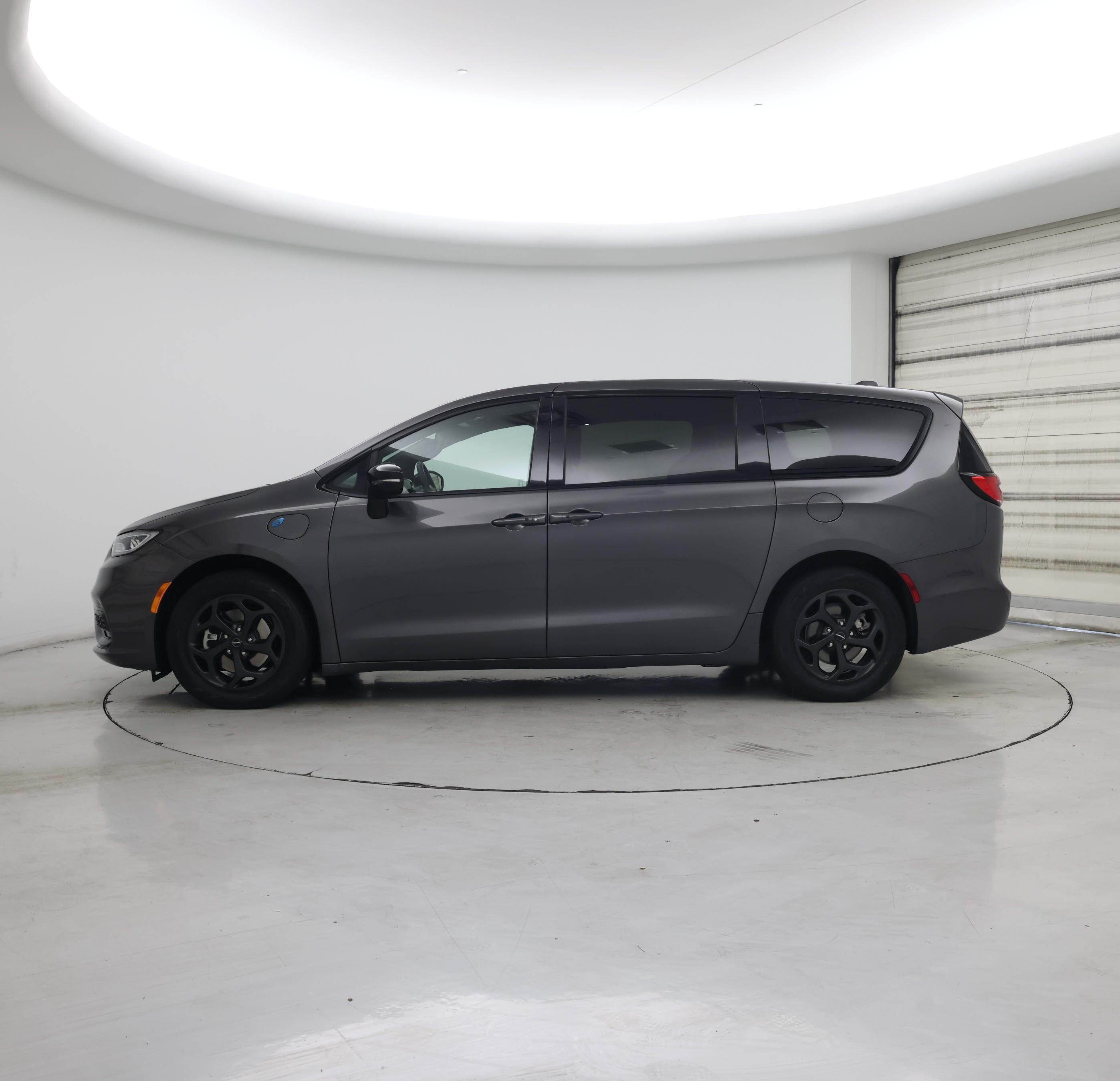 Thumbnail: 2023 Chrysler Pacifica - 3