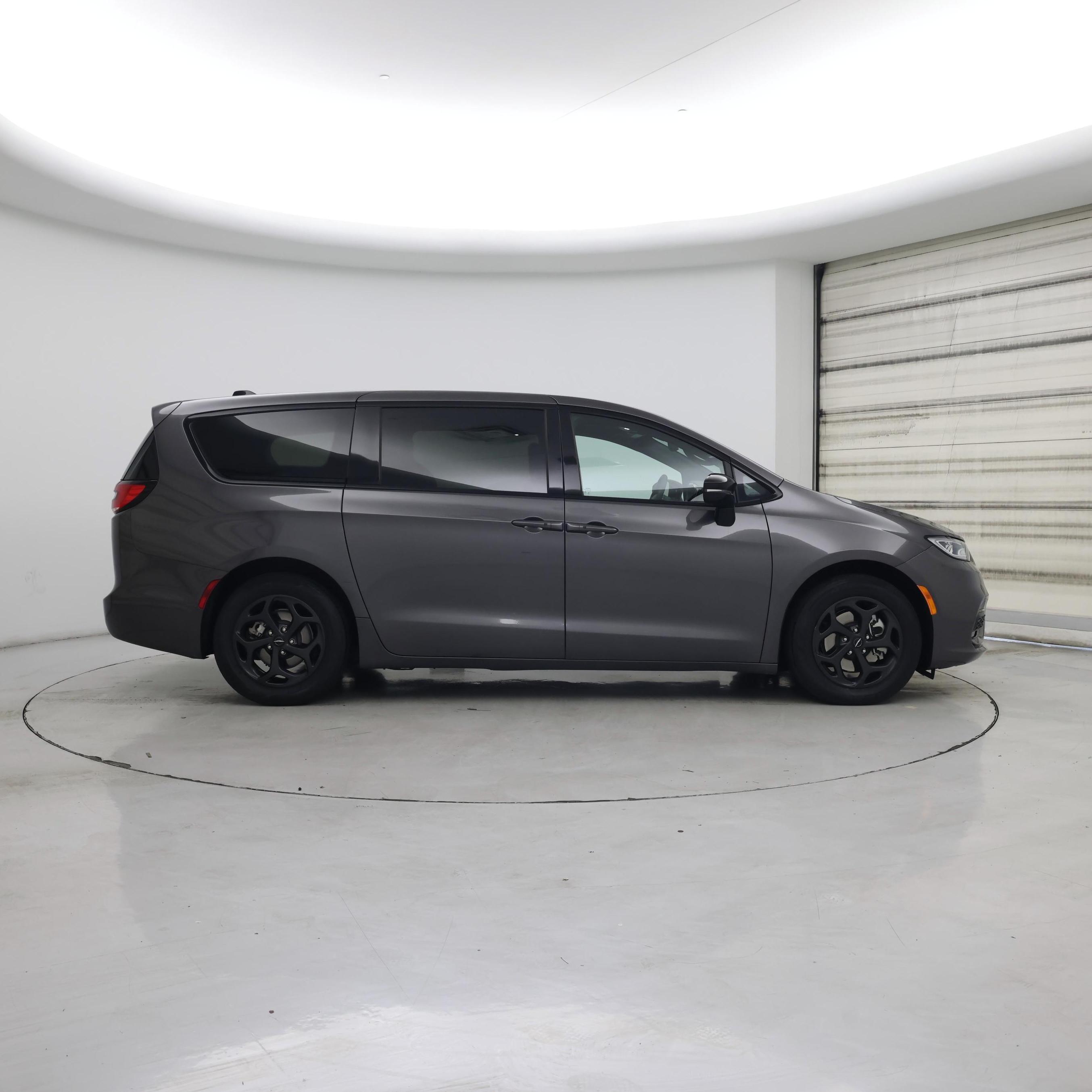 Thumbnail: 2023 Chrysler Pacifica - 7