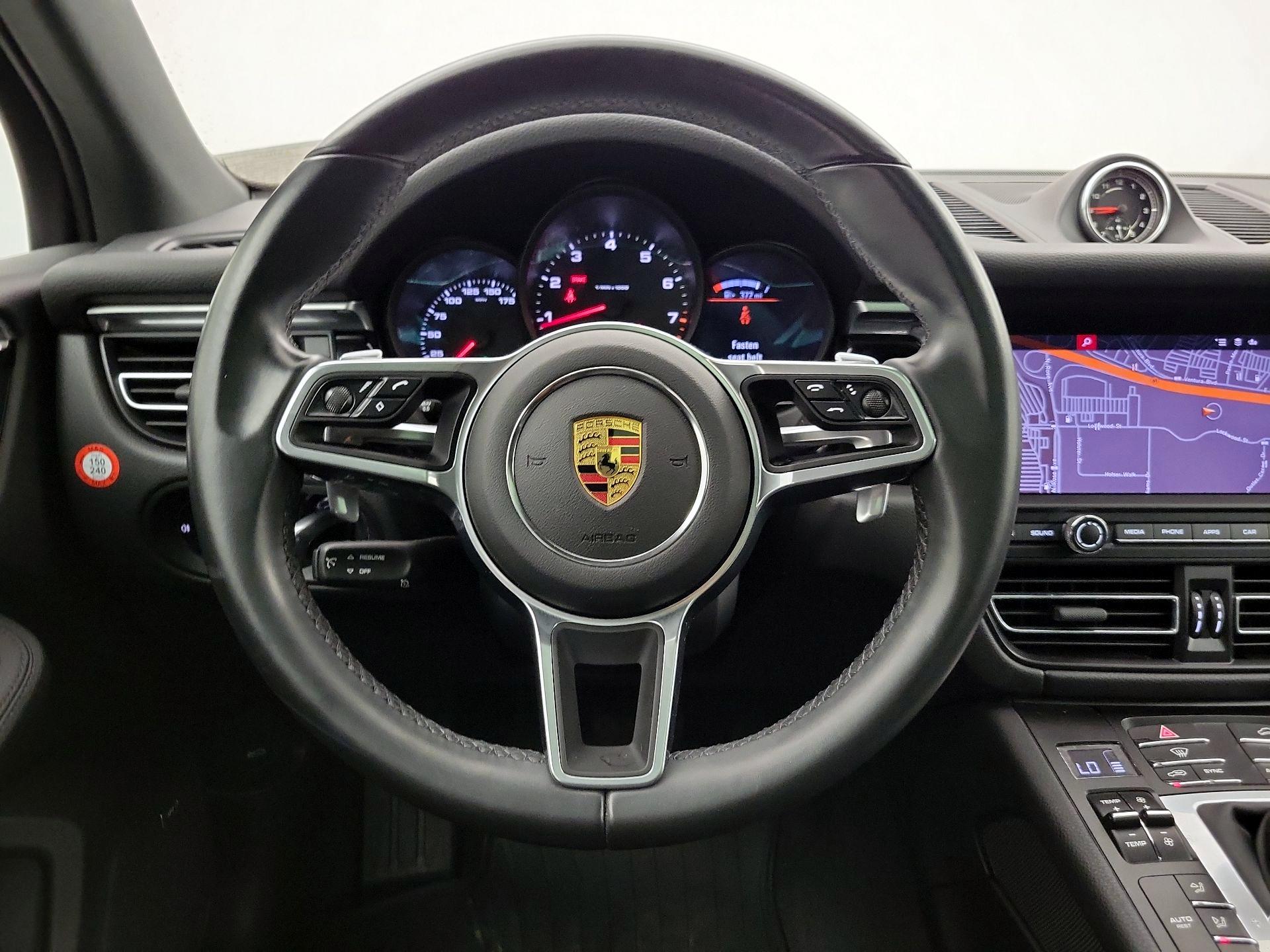 Thumbnail: 2021 Porsche Macan - 10