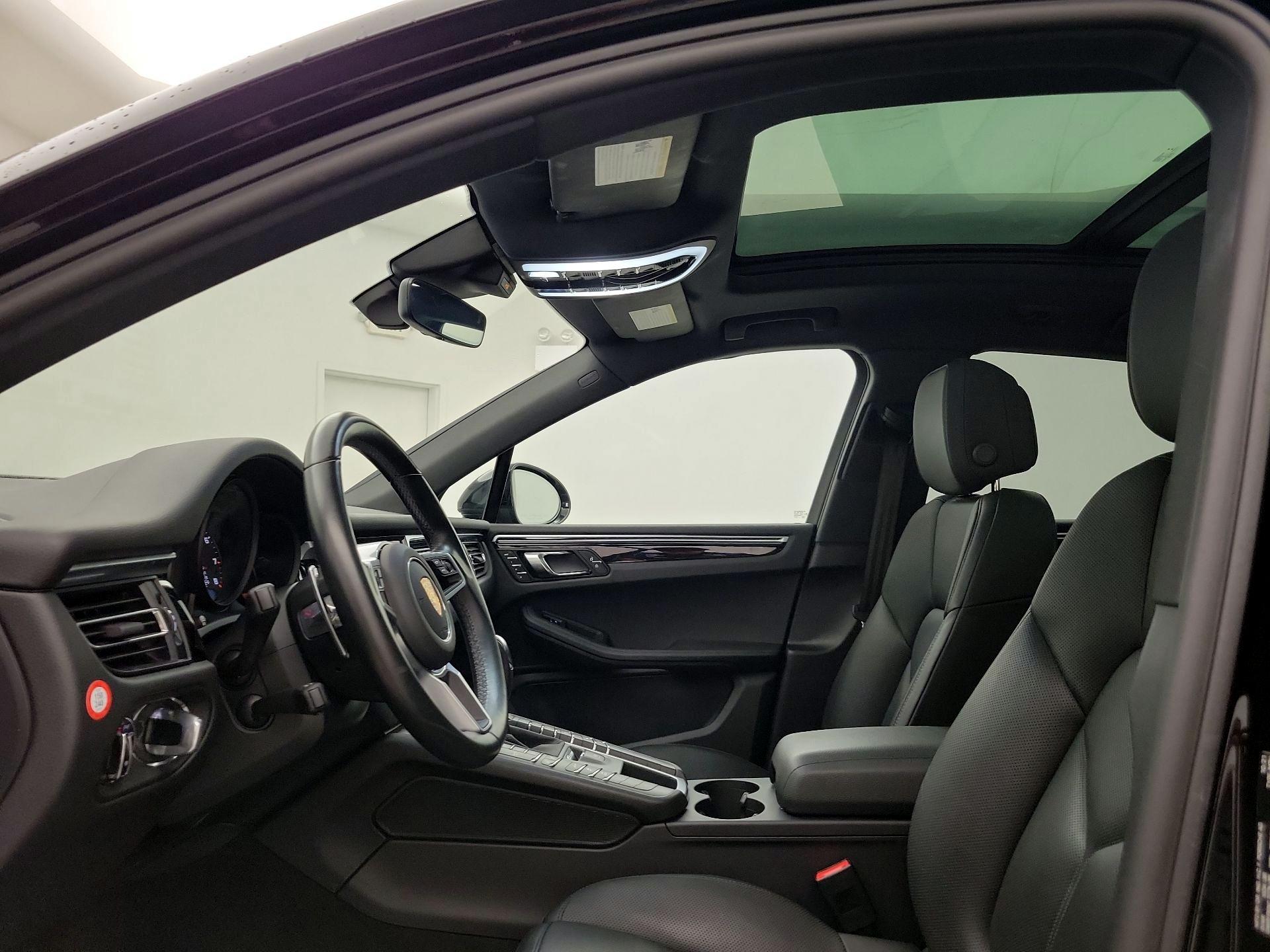 Thumbnail: 2021 Porsche Macan - 20