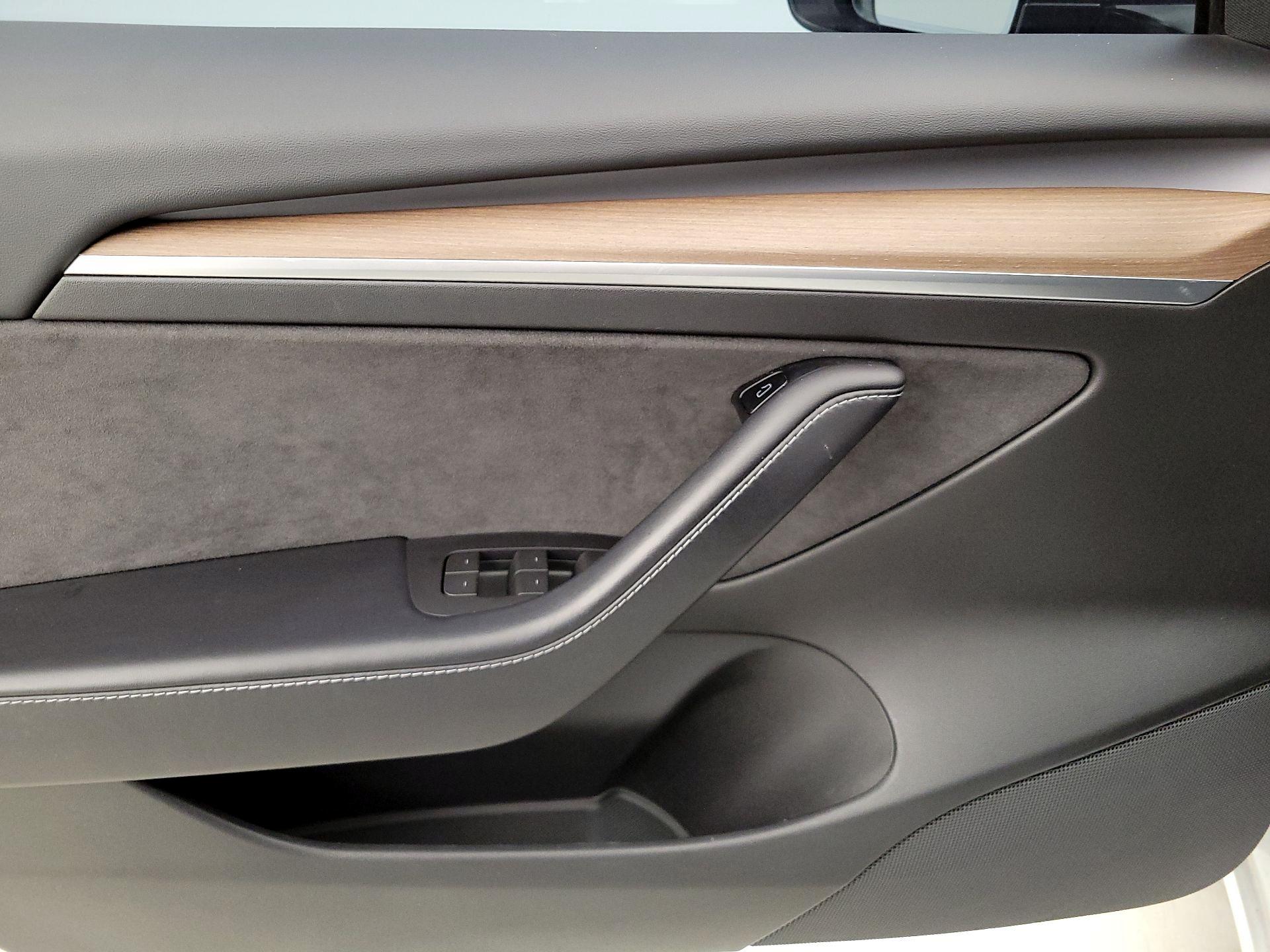 Thumbnail: 2021 Tesla Model 3 - 12