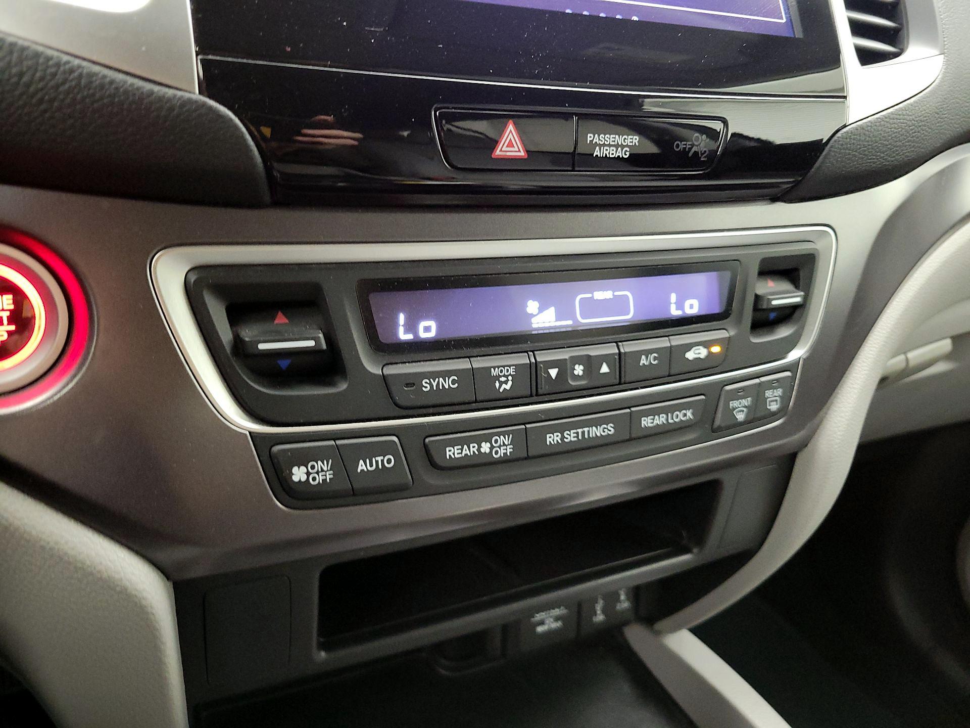 Thumbnail: 2018 Honda Pilot - 16