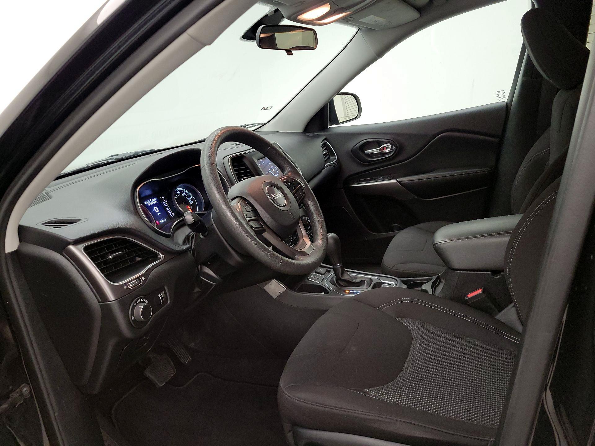 Thumbnail: 2020 Jeep Cherokee - 11