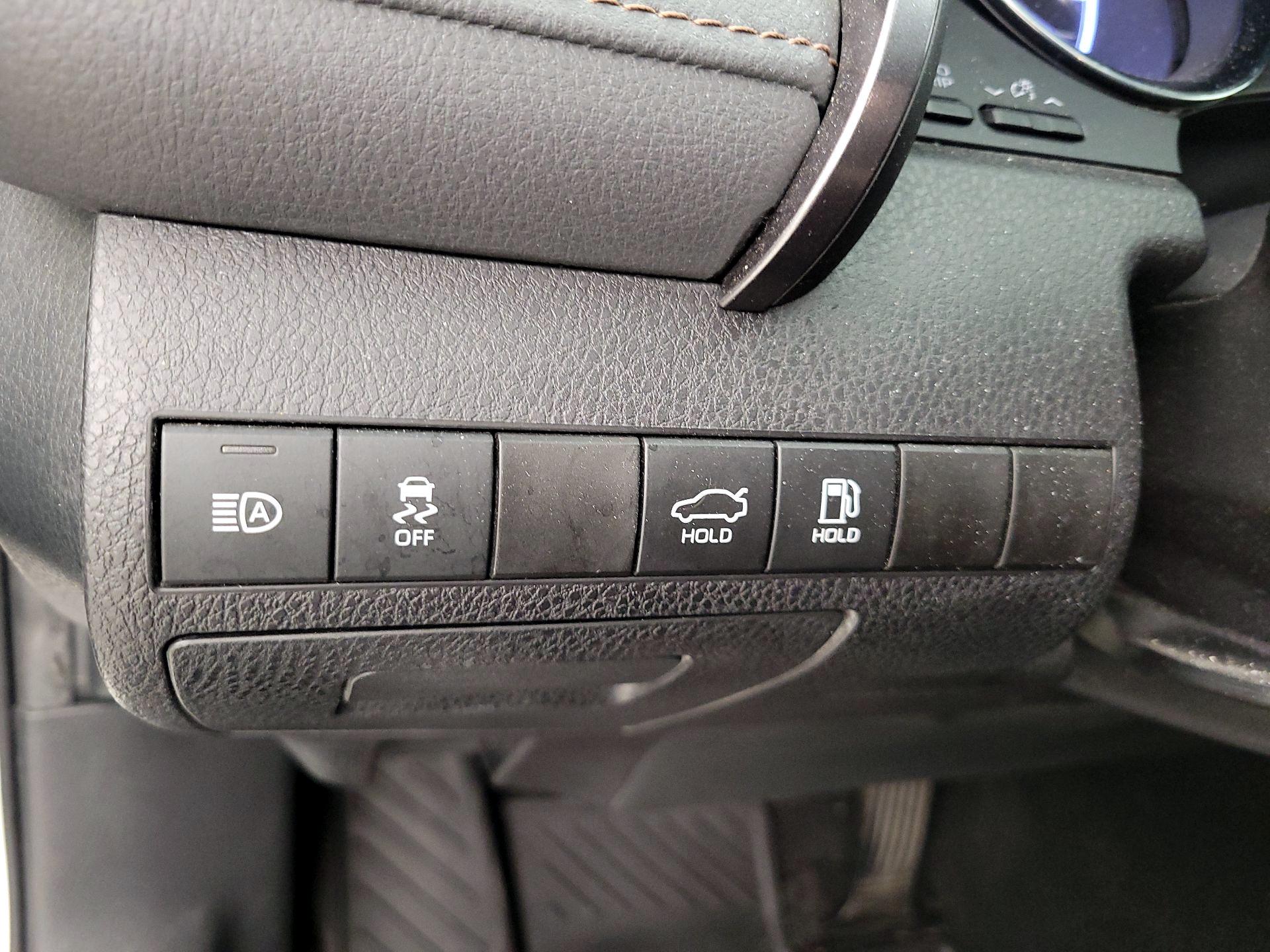 Thumbnail: 2019 Toyota Camry - 13