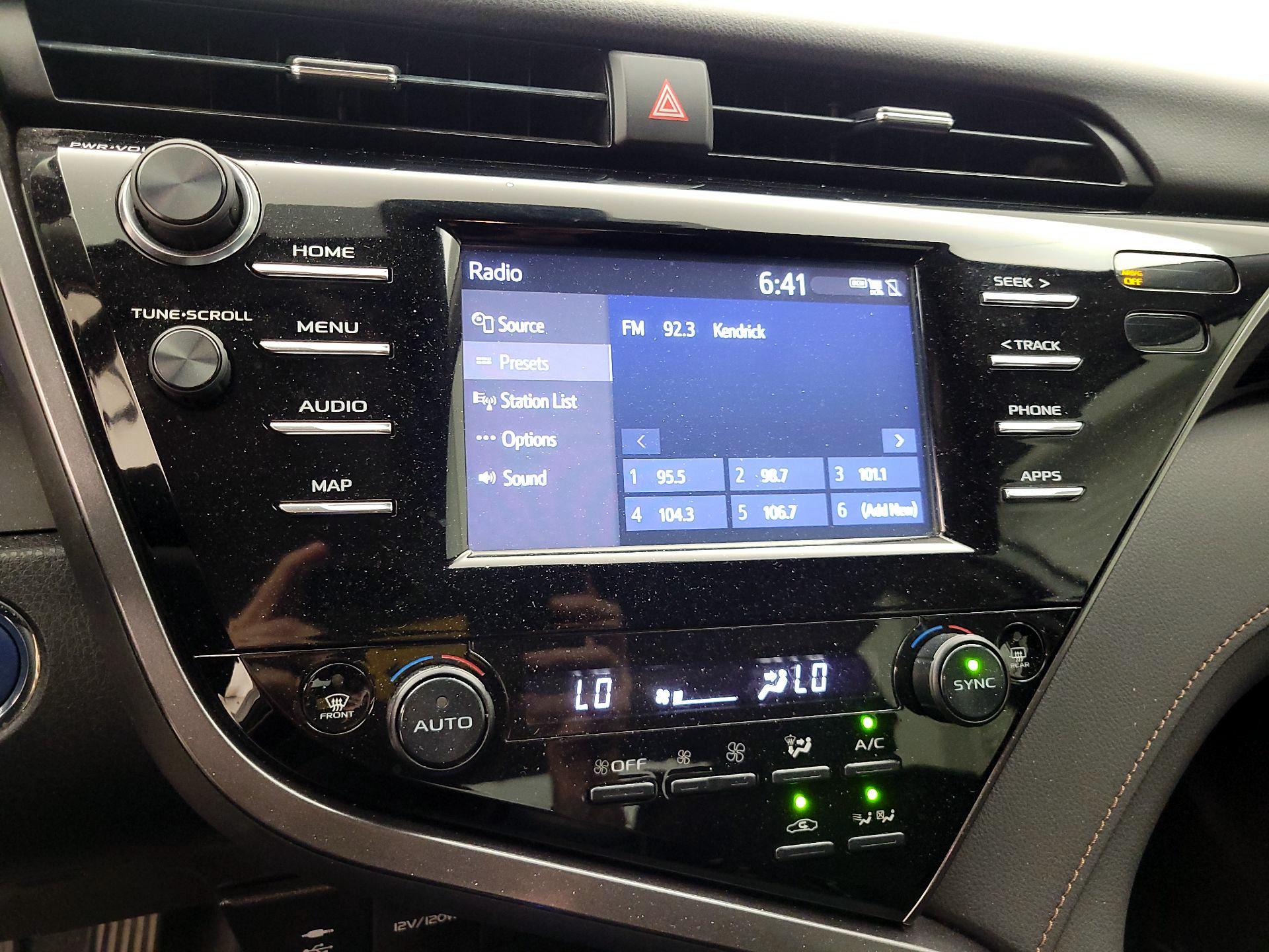 Thumbnail: 2019 Toyota Camry - 15