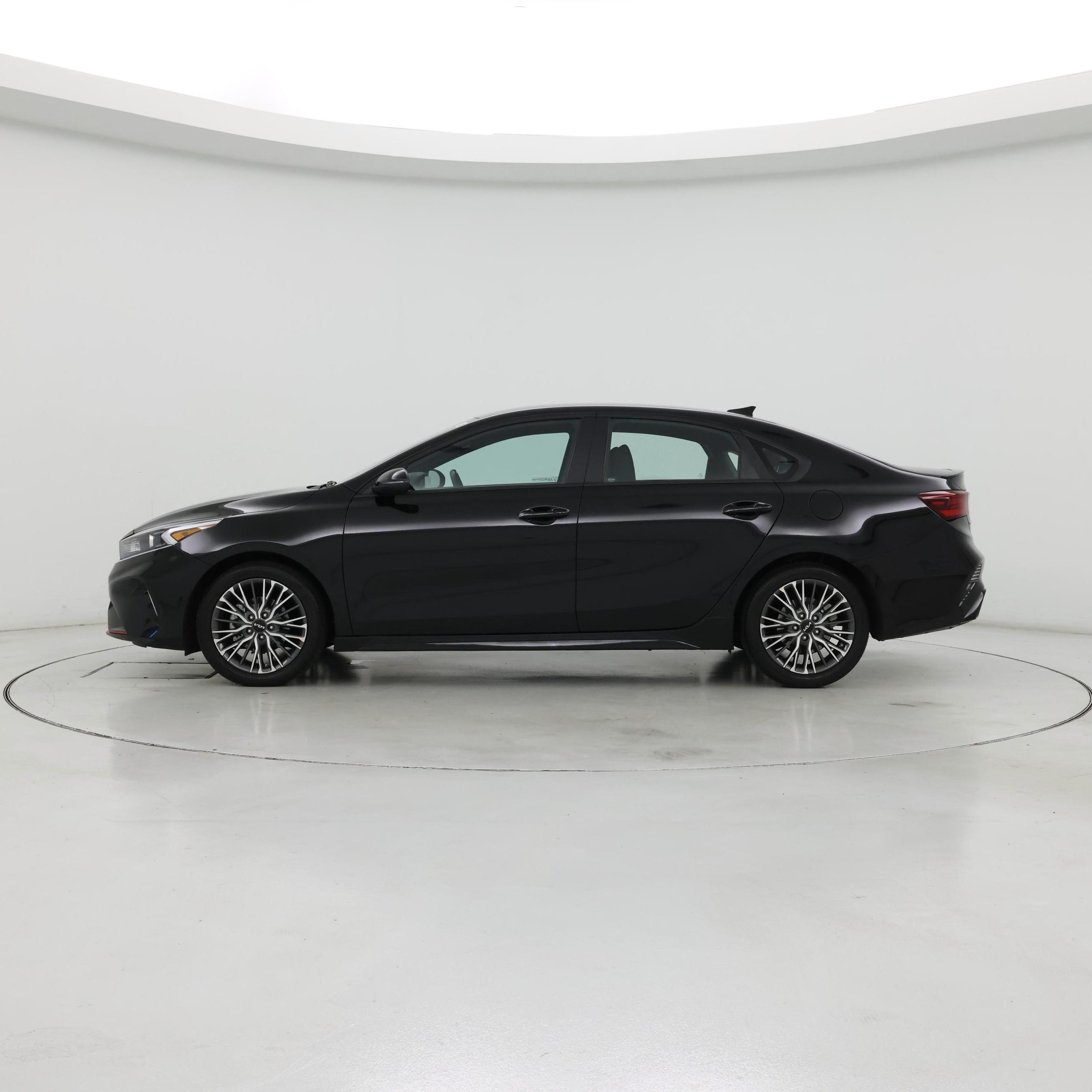 Thumbnail: 2023 Kia Forte - 3