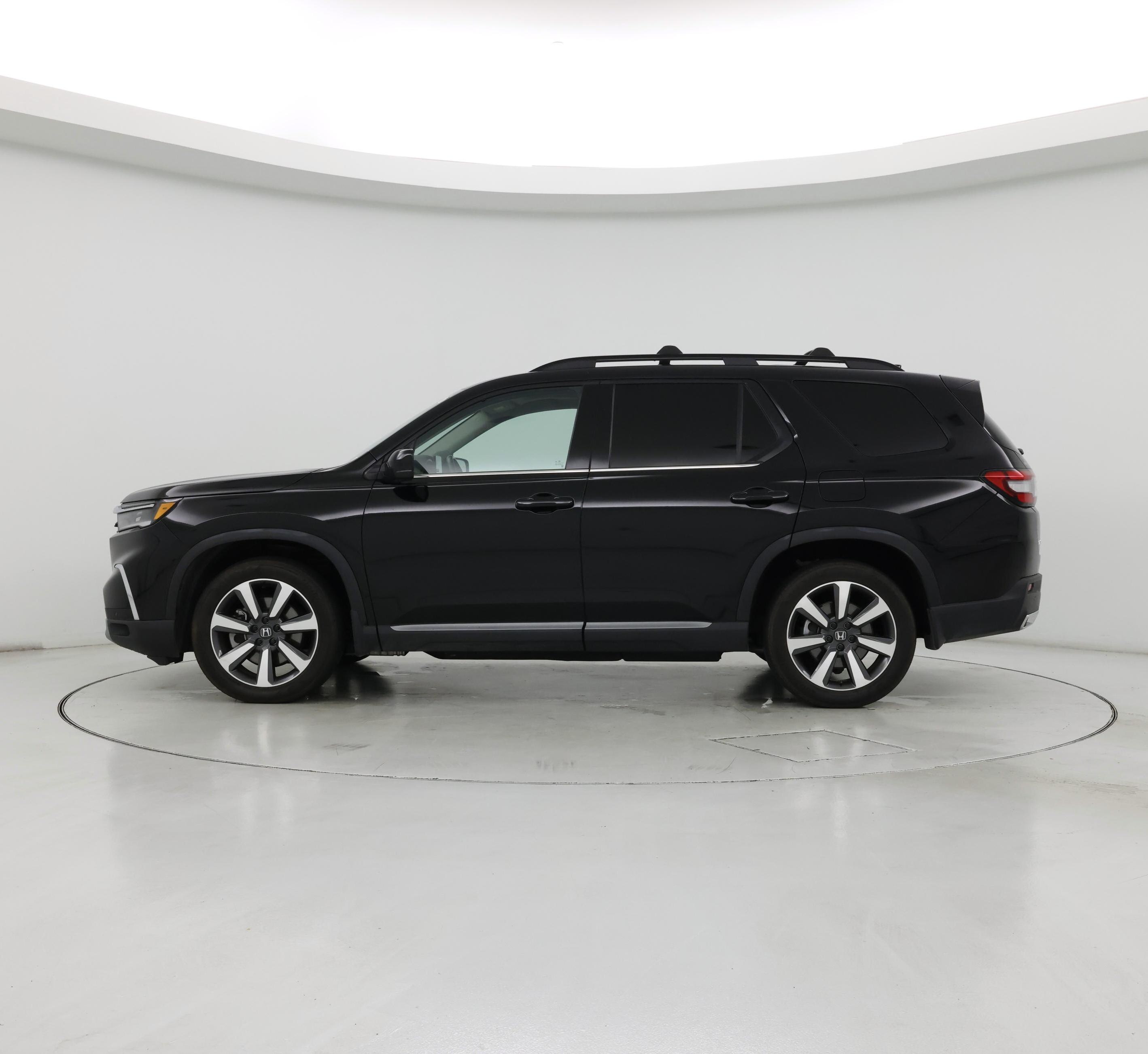 Thumbnail: 2023 Honda Pilot - 3