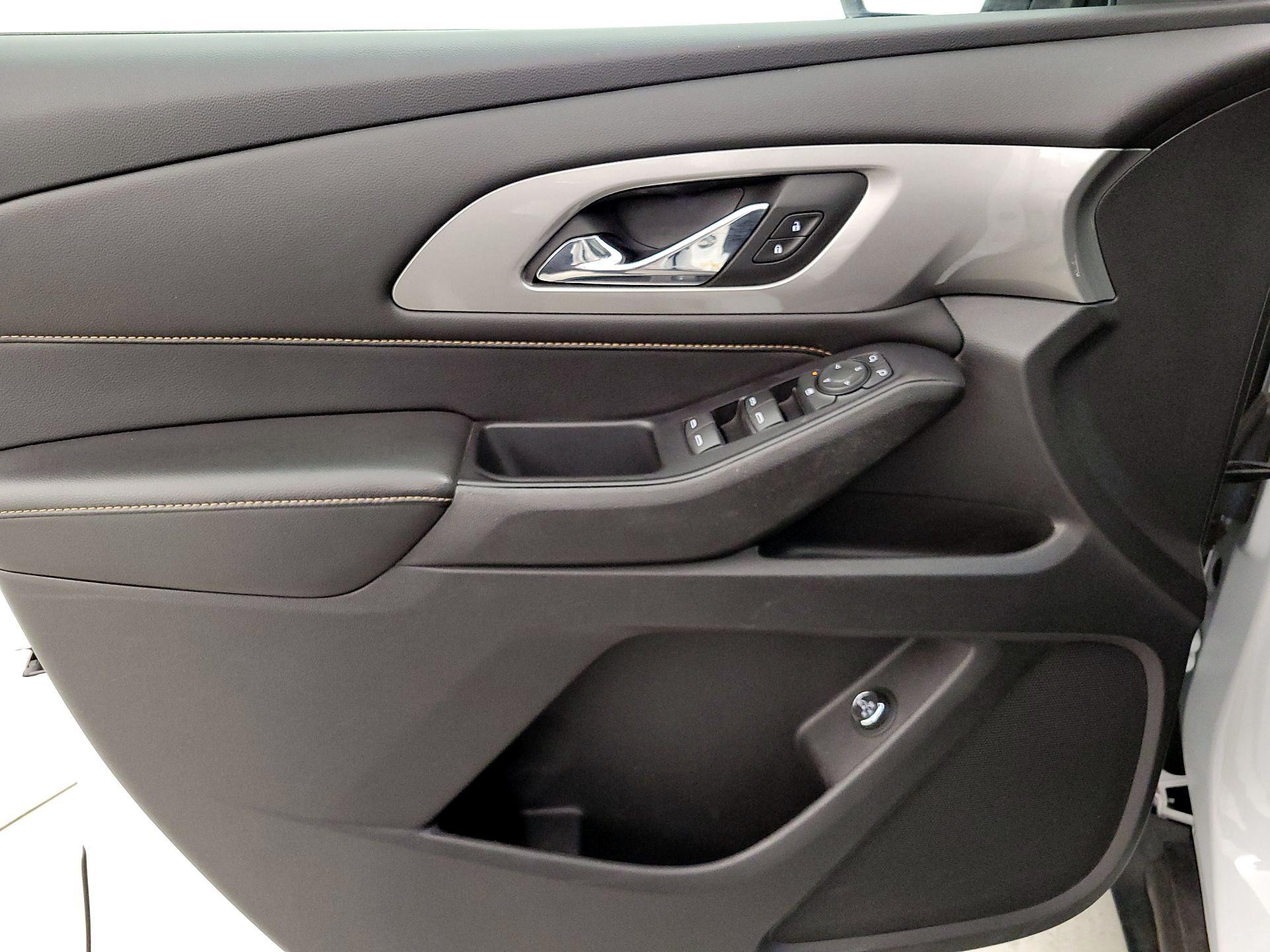 Thumbnail: 2018 Chevrolet Traverse - 12