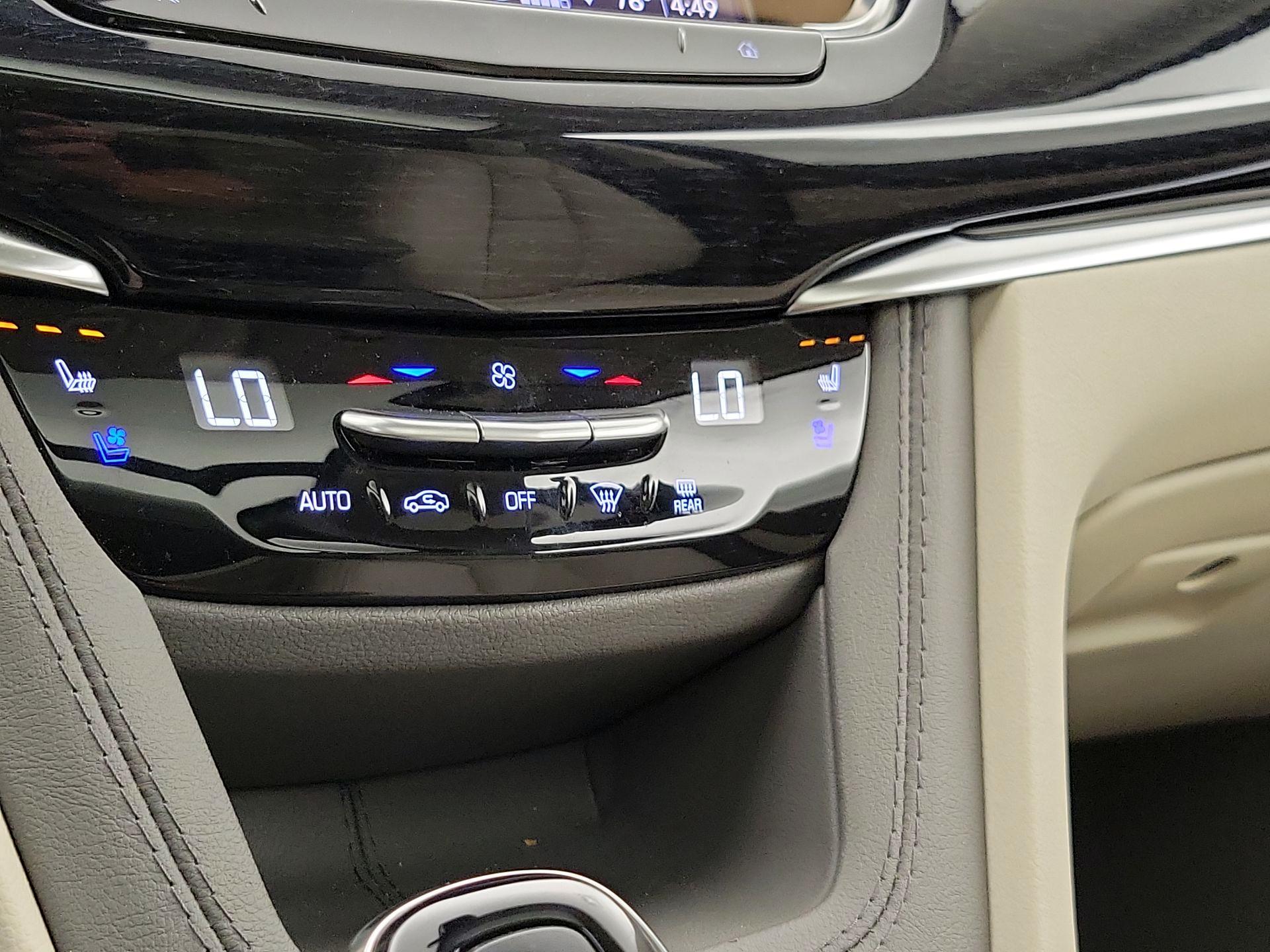 Thumbnail: 2024 Cadillac XT6 - 17