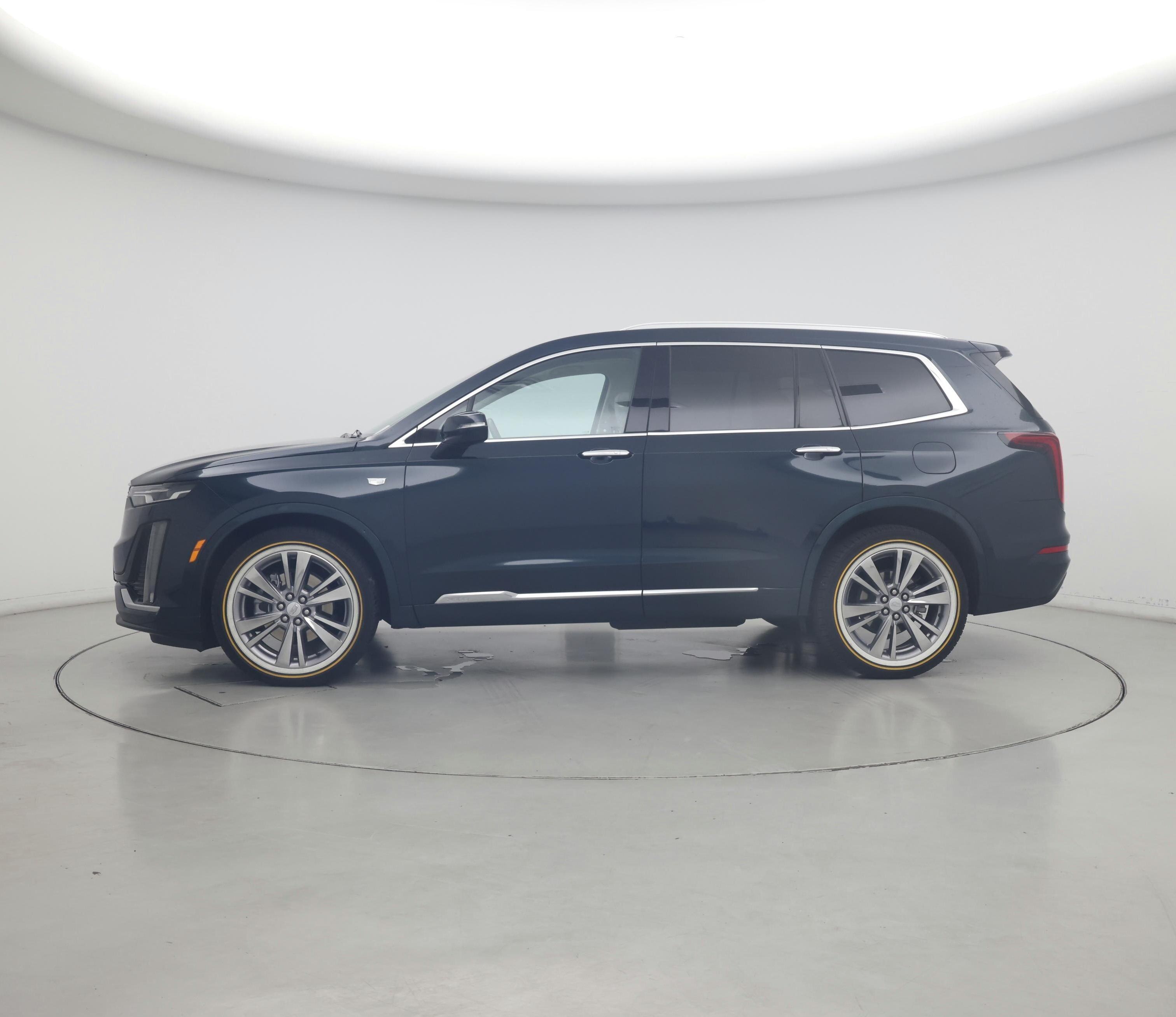 Thumbnail: 2024 Cadillac XT6 - 3