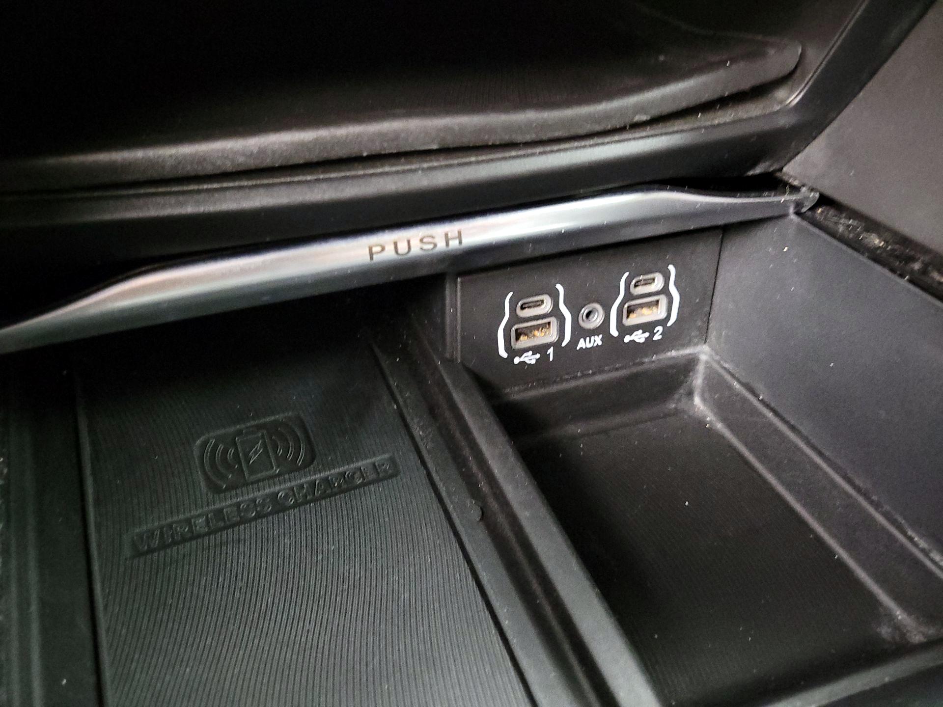 Thumbnail: 2021 Chrysler Pacifica - 18