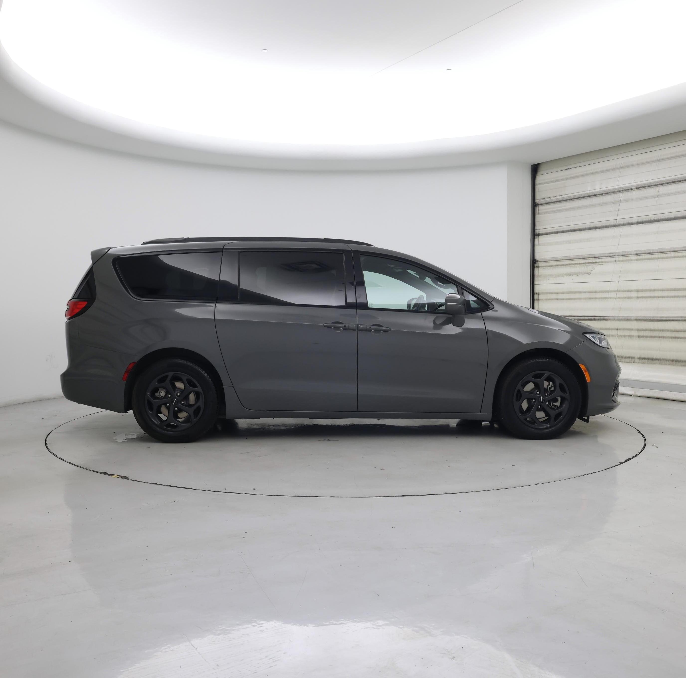 Thumbnail: 2021 Chrysler Pacifica - 7