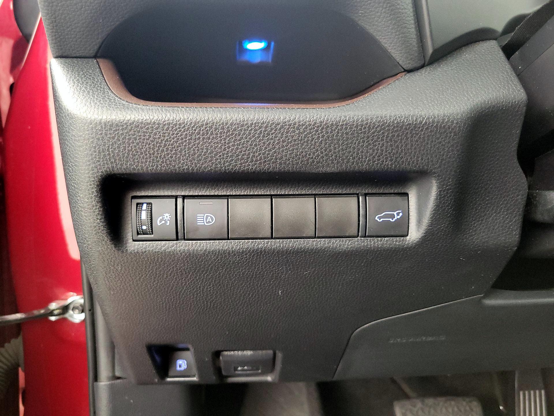 Thumbnail: 2019 Toyota RAV4 - 13