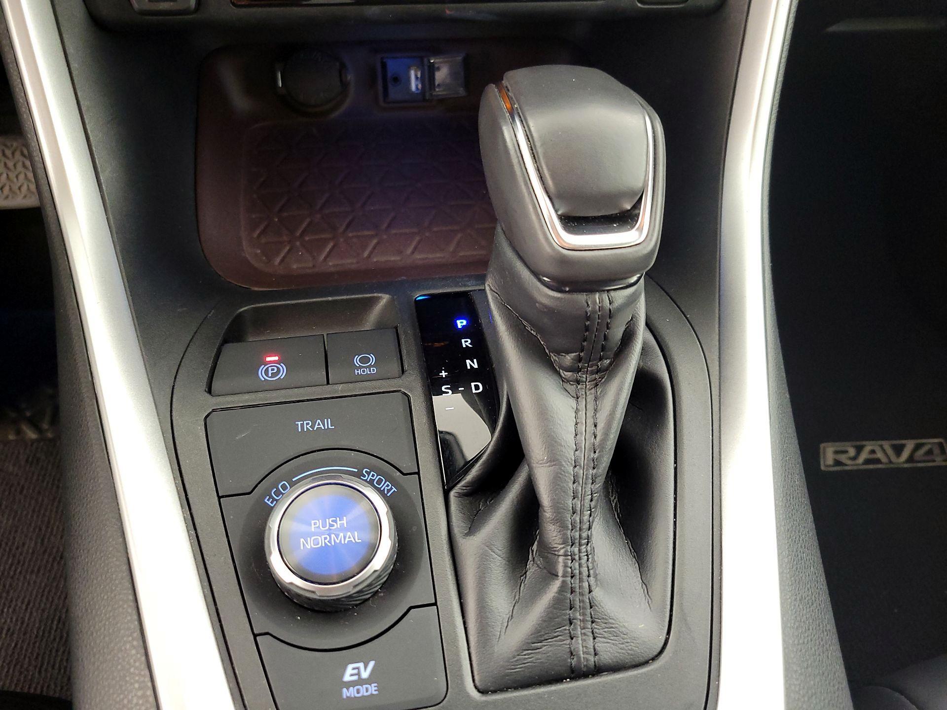 Thumbnail: 2019 Toyota RAV4 - 18