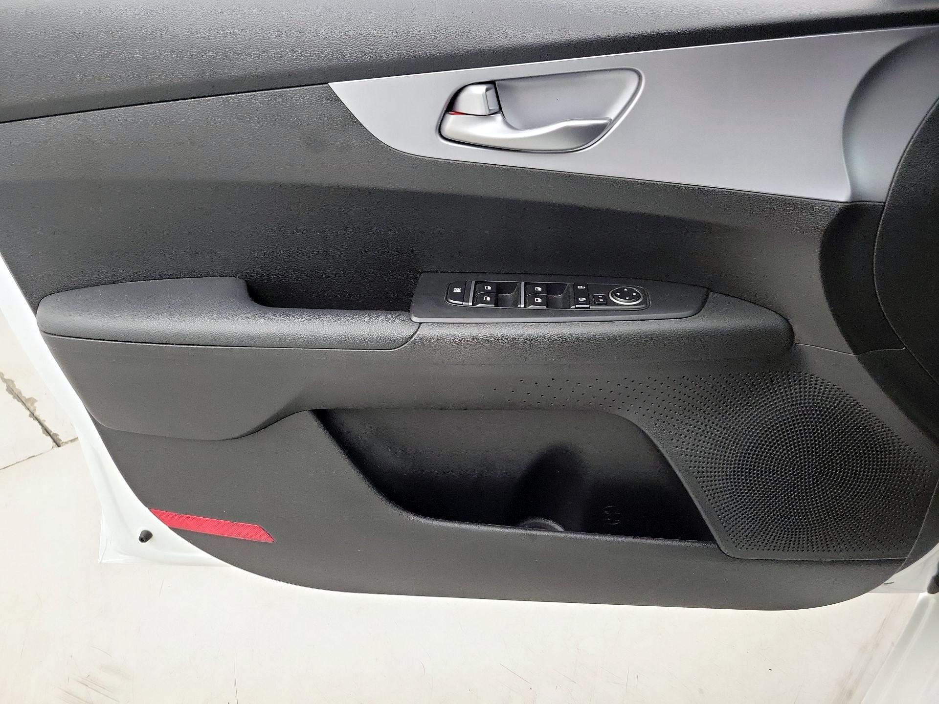 Thumbnail: 2023 Kia Forte - 12