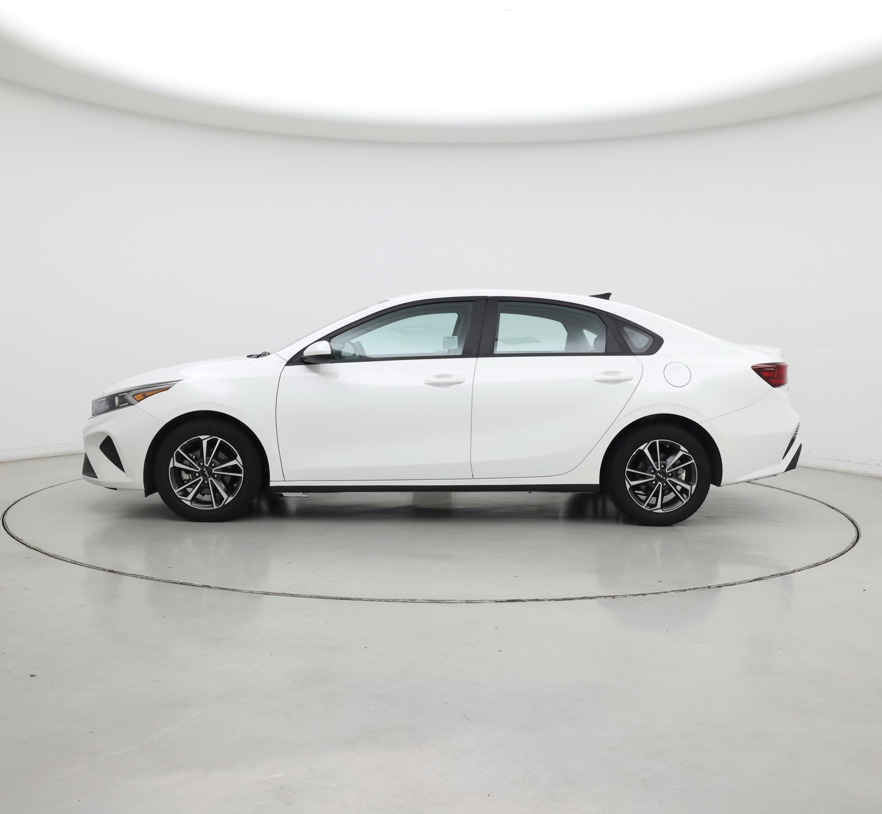 Thumbnail: 2023 Kia Forte - 3