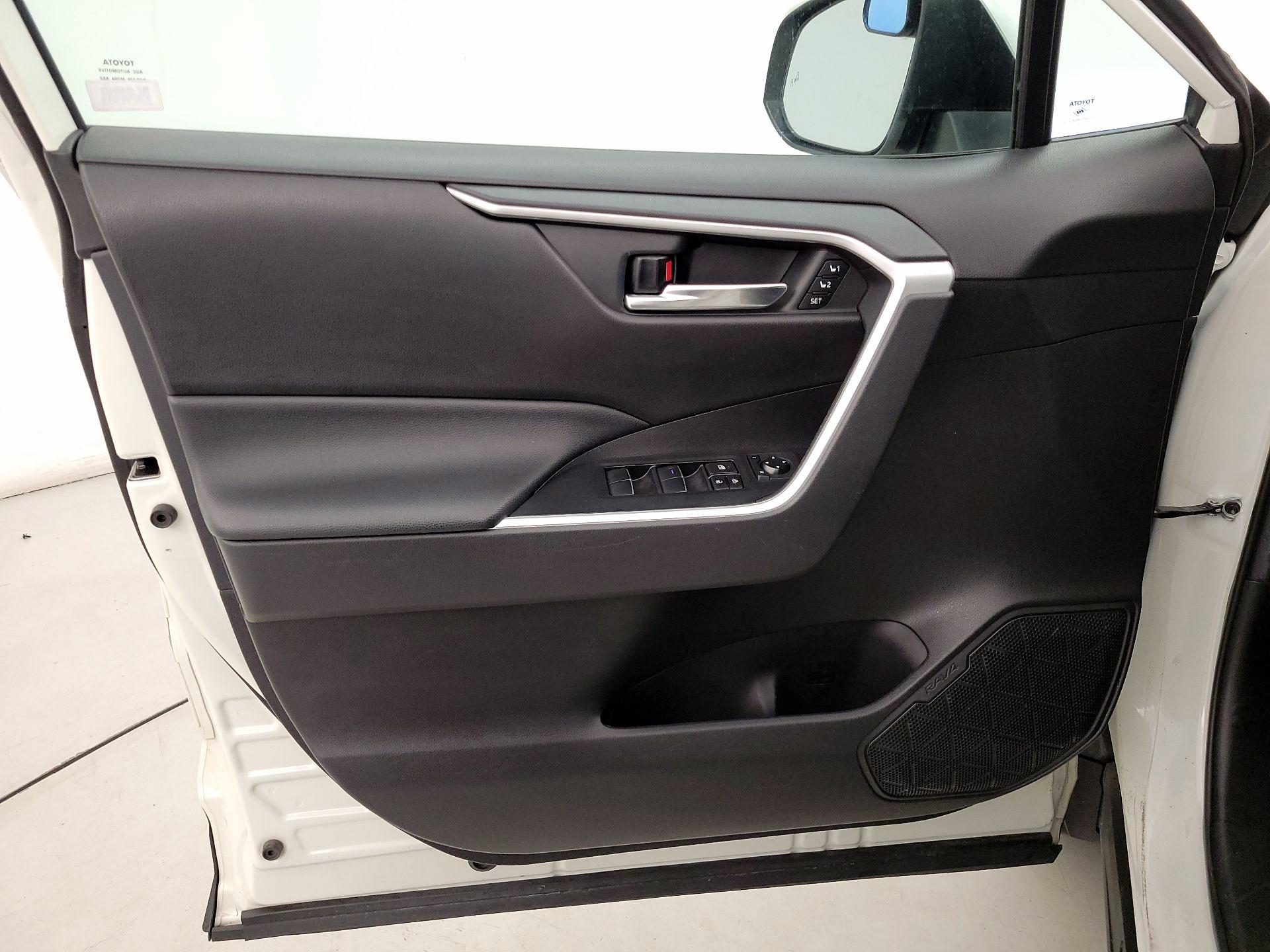Thumbnail: 2021 Toyota RAV4 - 12