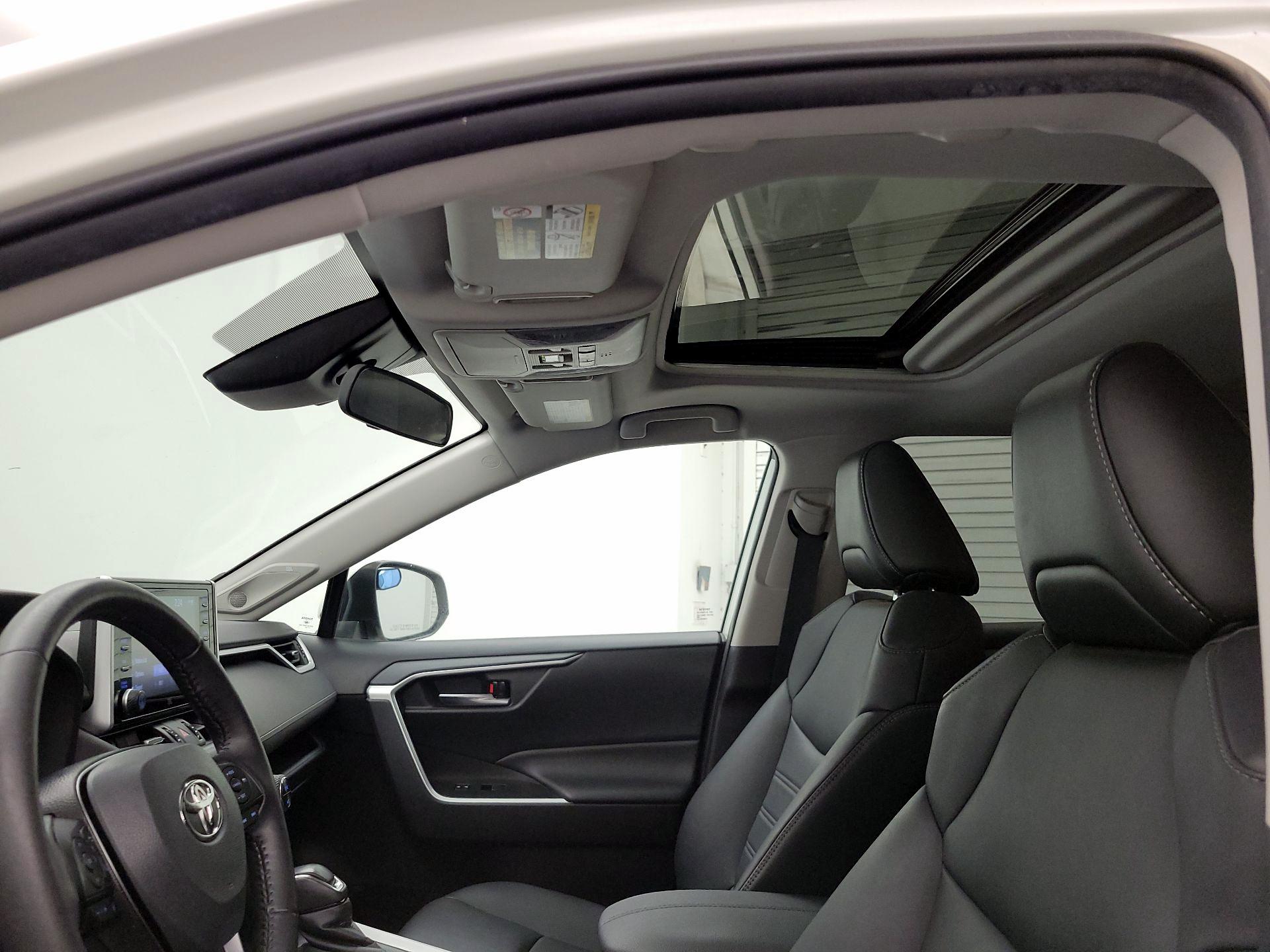 Thumbnail: 2021 Toyota RAV4 - 19