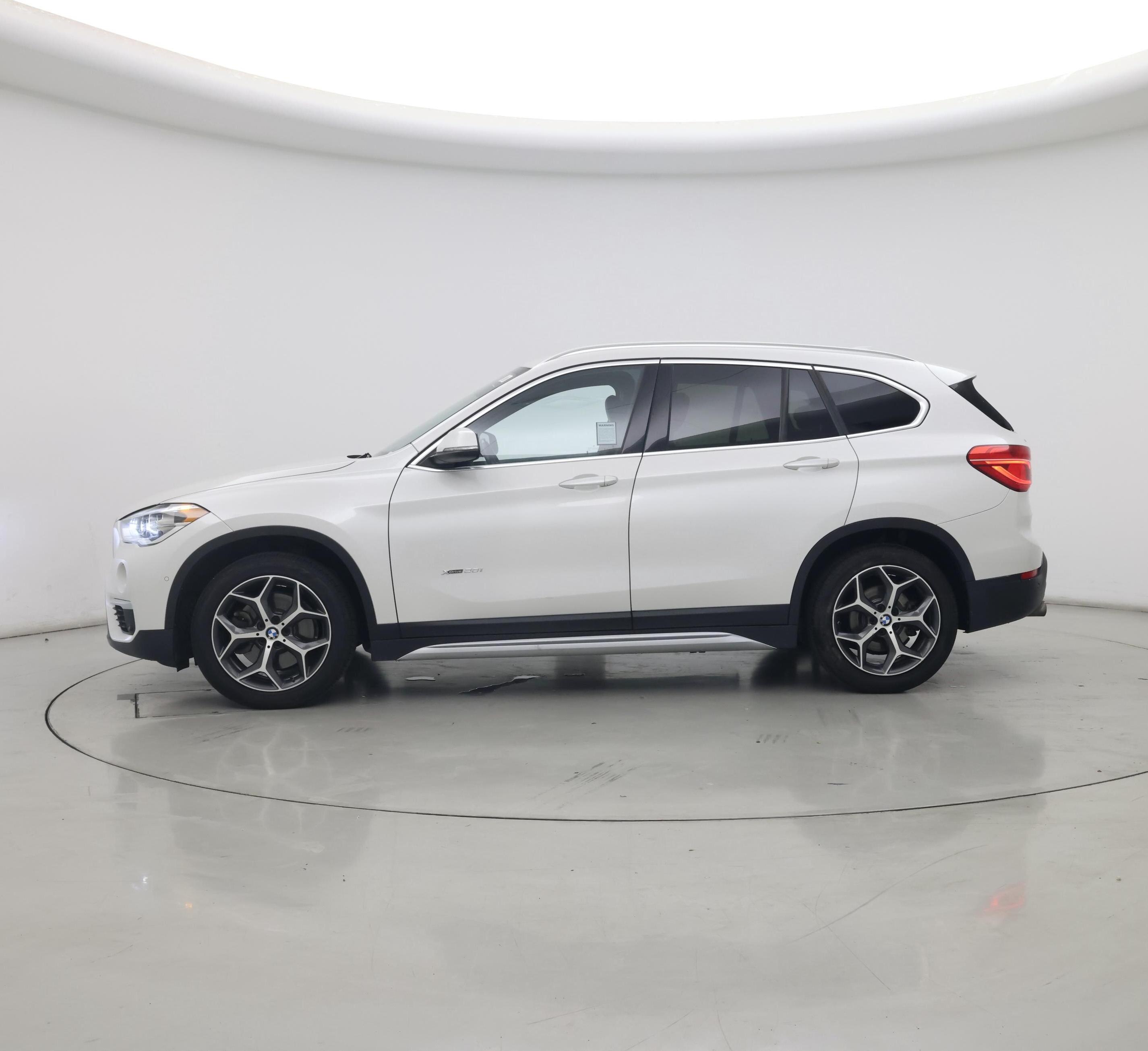 Thumbnail: 2017 BMW X1 - 3