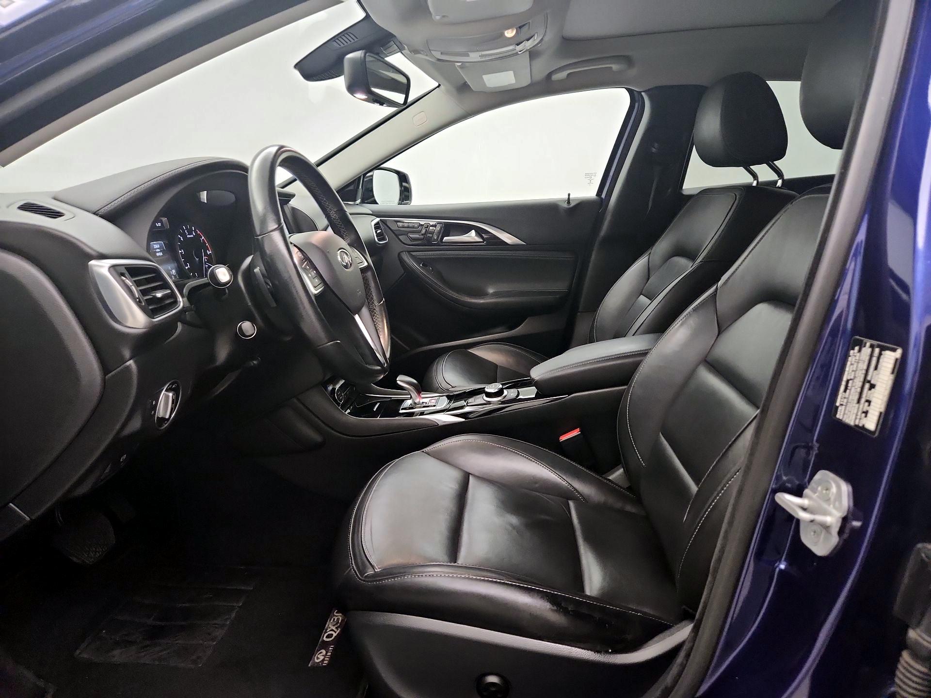 Thumbnail: 2018 INFINITI QX30 - 11