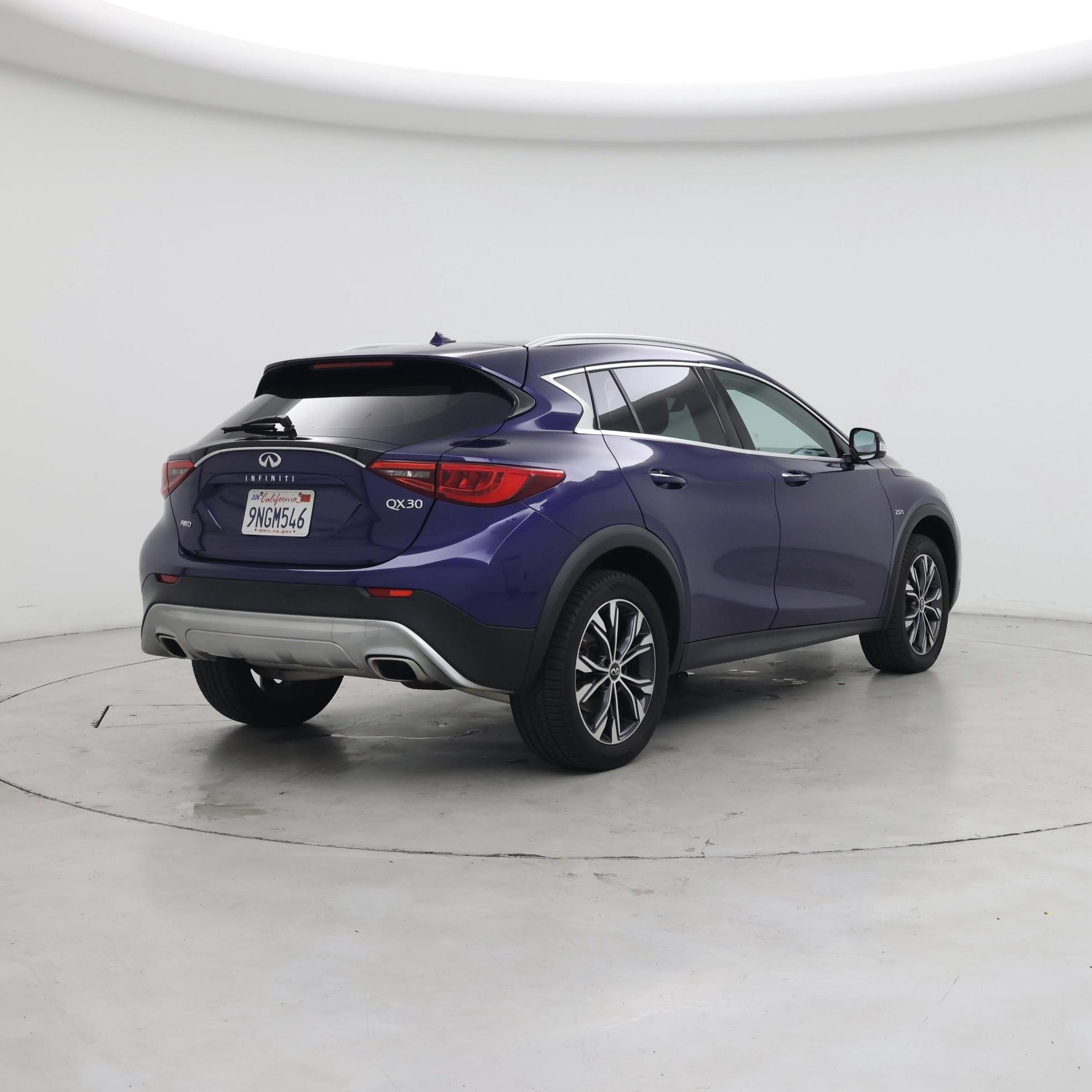 Thumbnail: 2018 INFINITI QX30 - 8