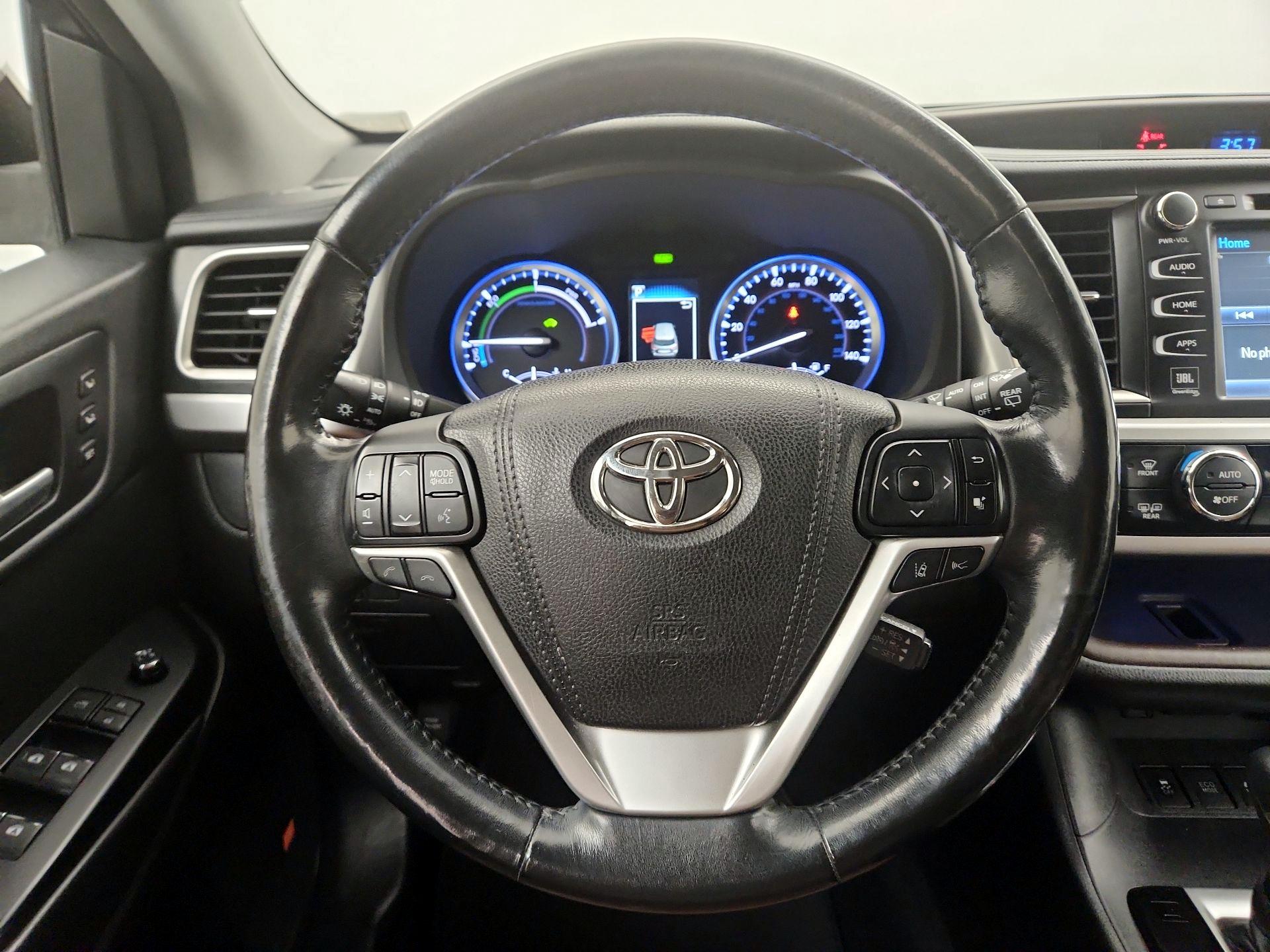 Thumbnail: 2017 Toyota Highlander - 10