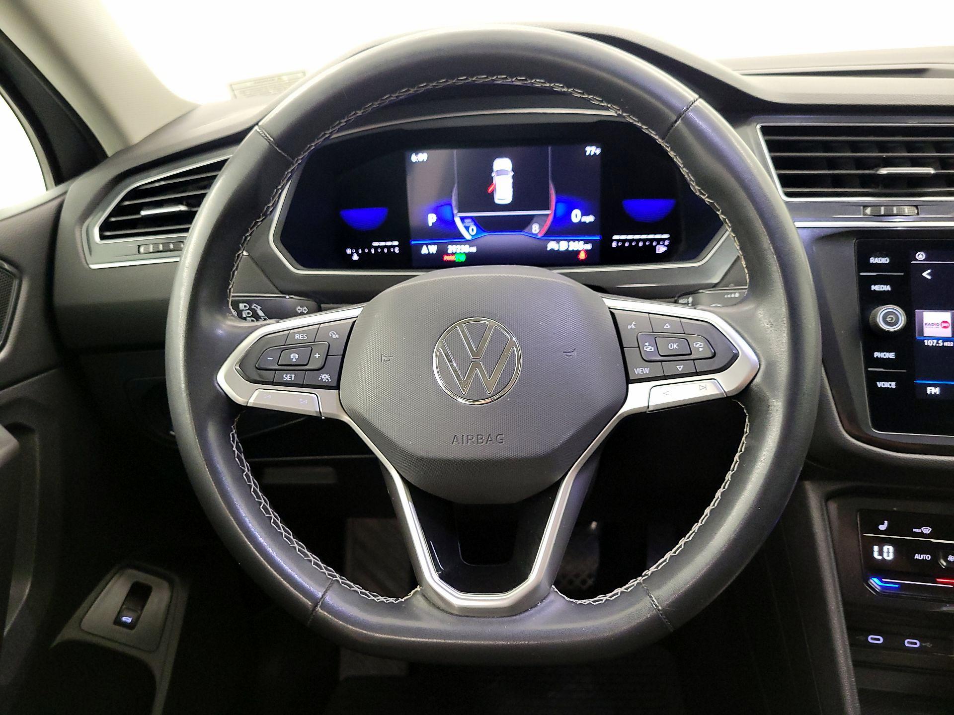 Thumbnail: 2022 Volkswagen Tiguan - 10