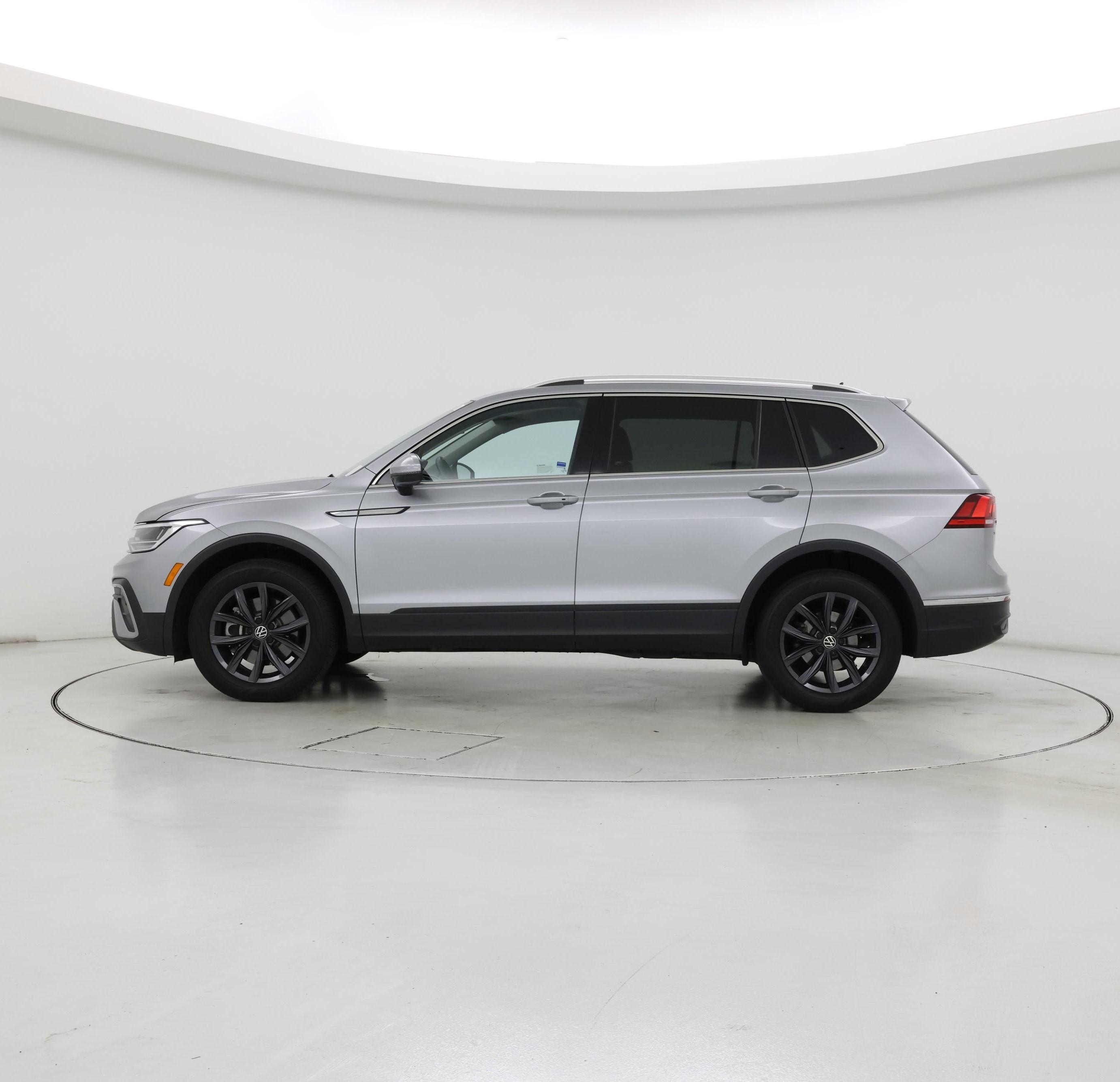 Thumbnail: 2022 Volkswagen Tiguan - 3