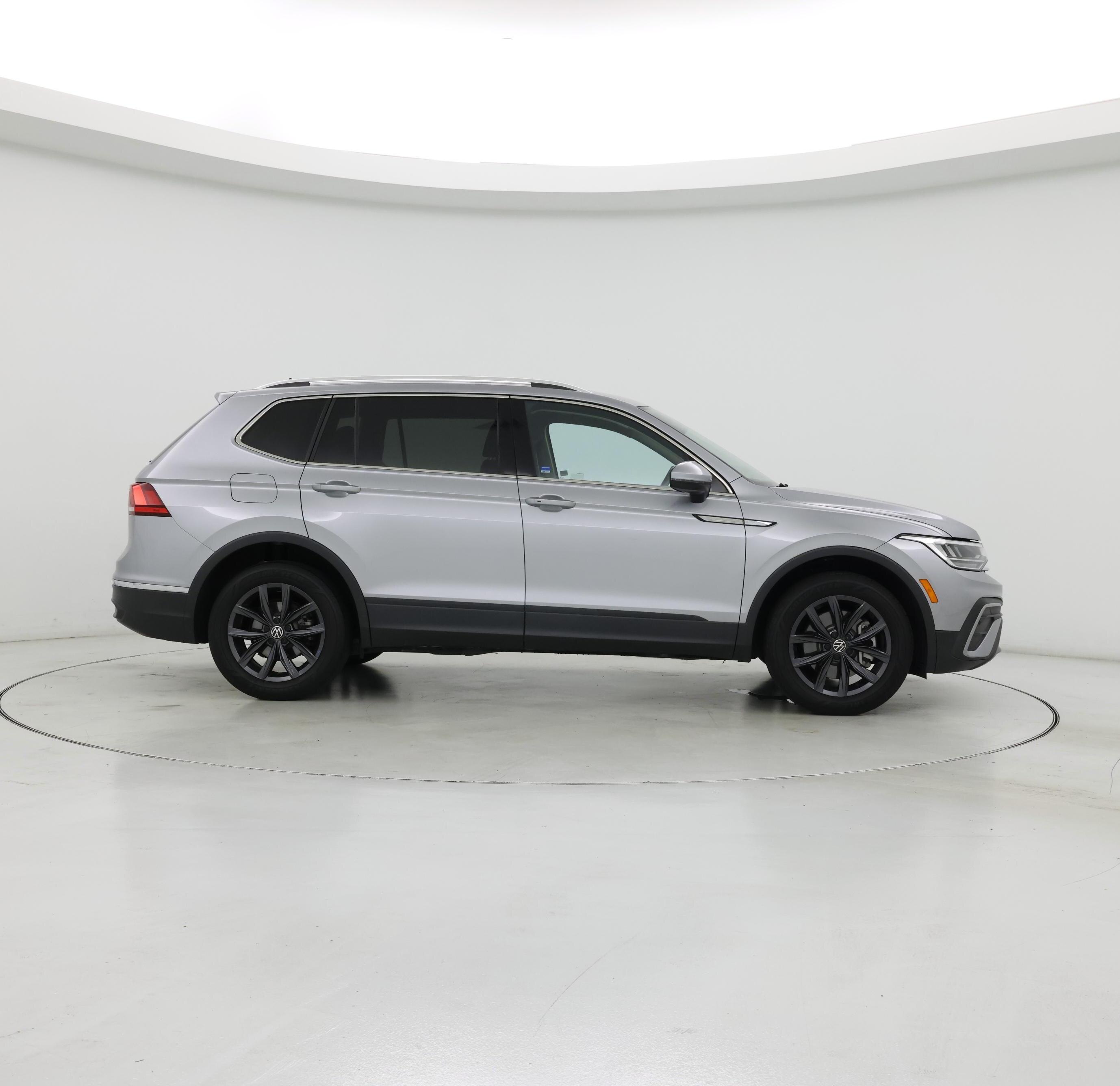Thumbnail: 2022 Volkswagen Tiguan - 7