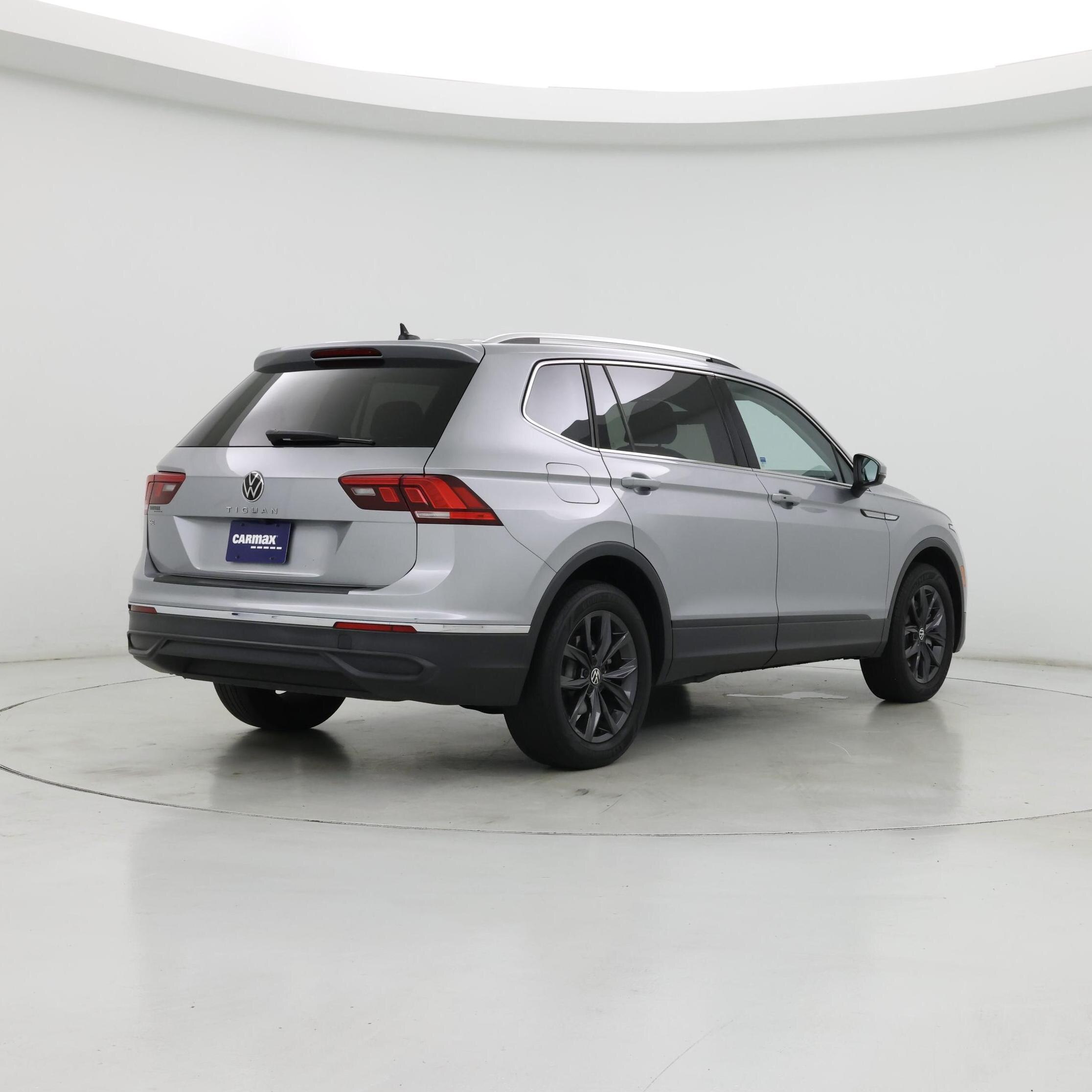 Thumbnail: 2022 Volkswagen Tiguan - 8