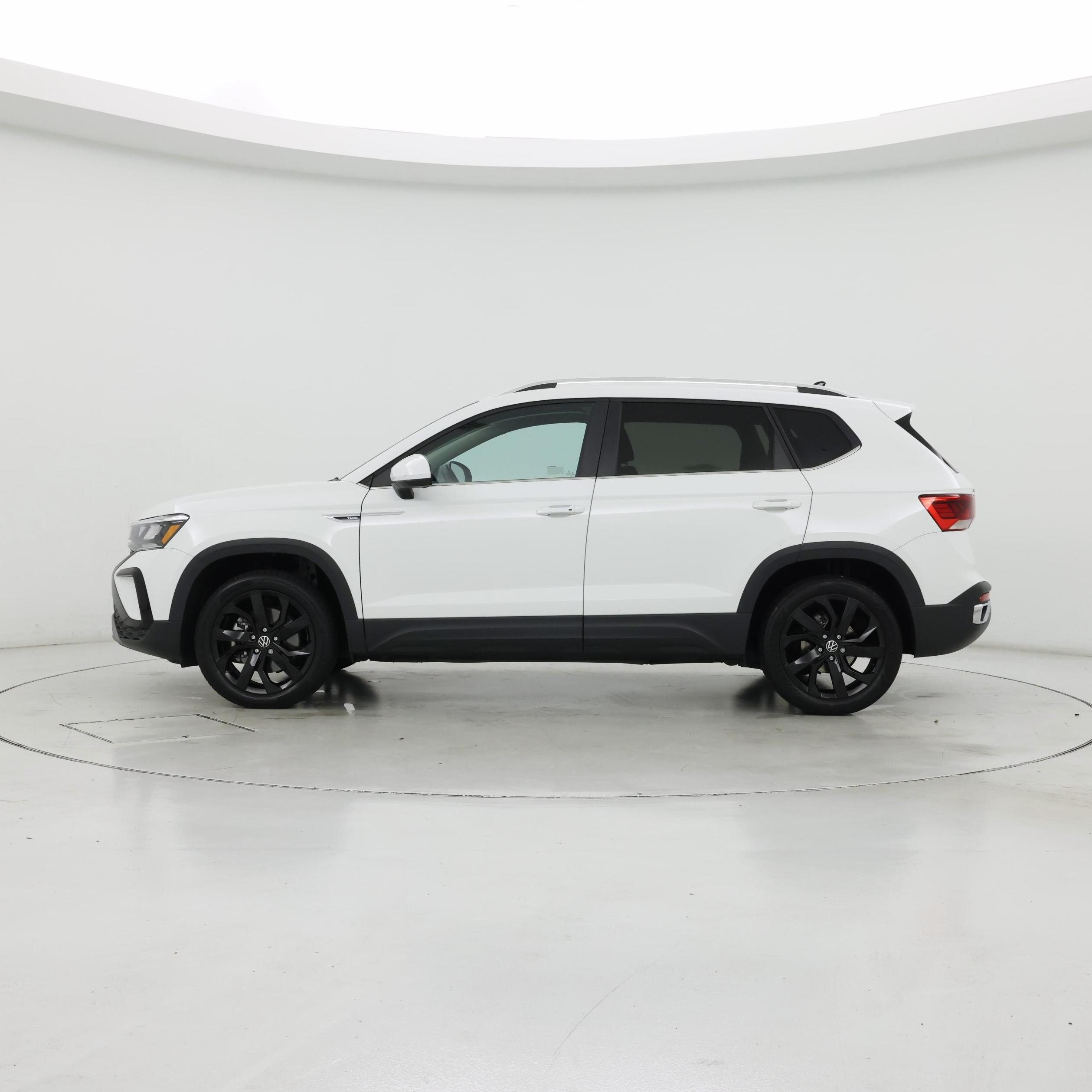 Thumbnail: 2022 Volkswagen Taos - 3