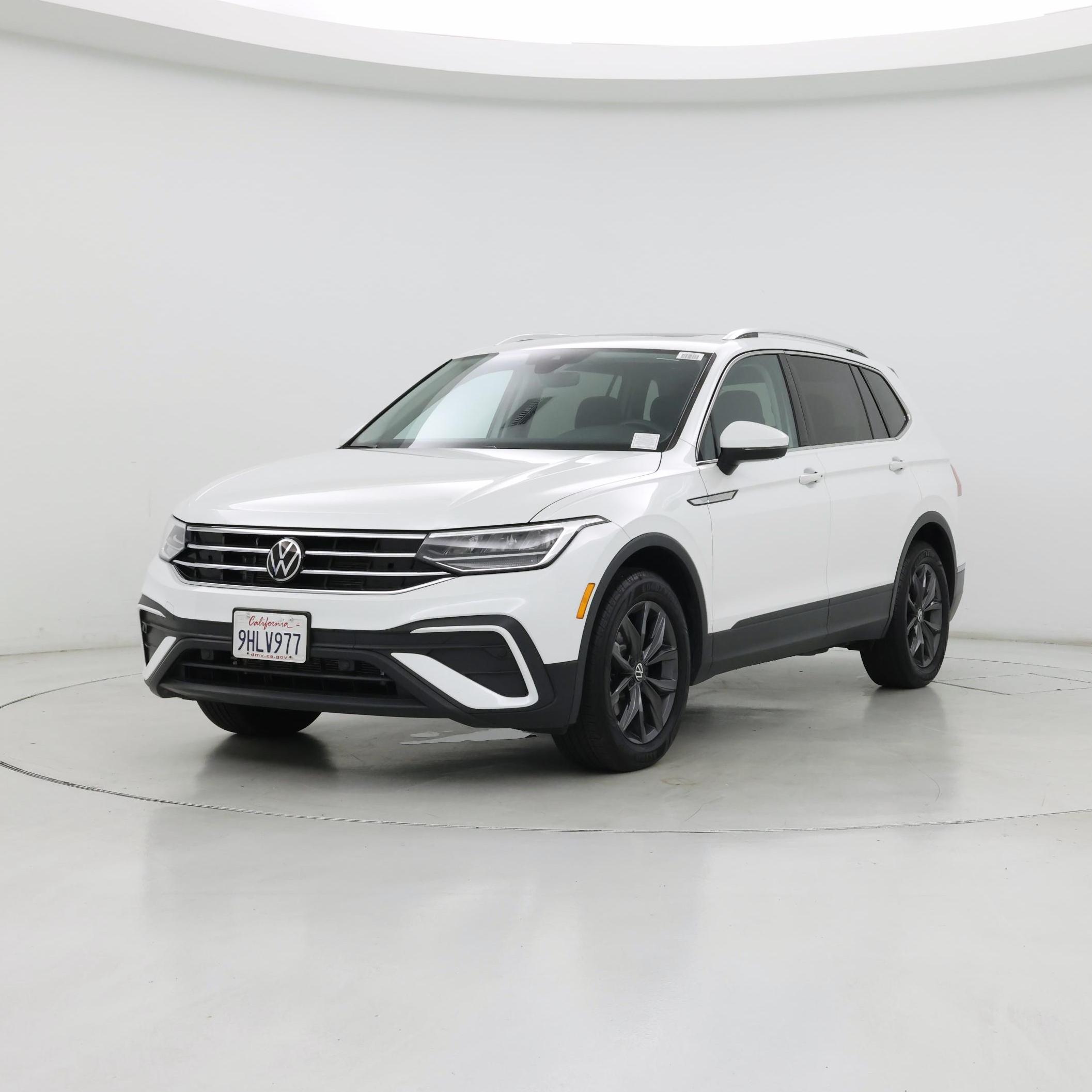 Thumbnail: 2023 Volkswagen Tiguan - 4