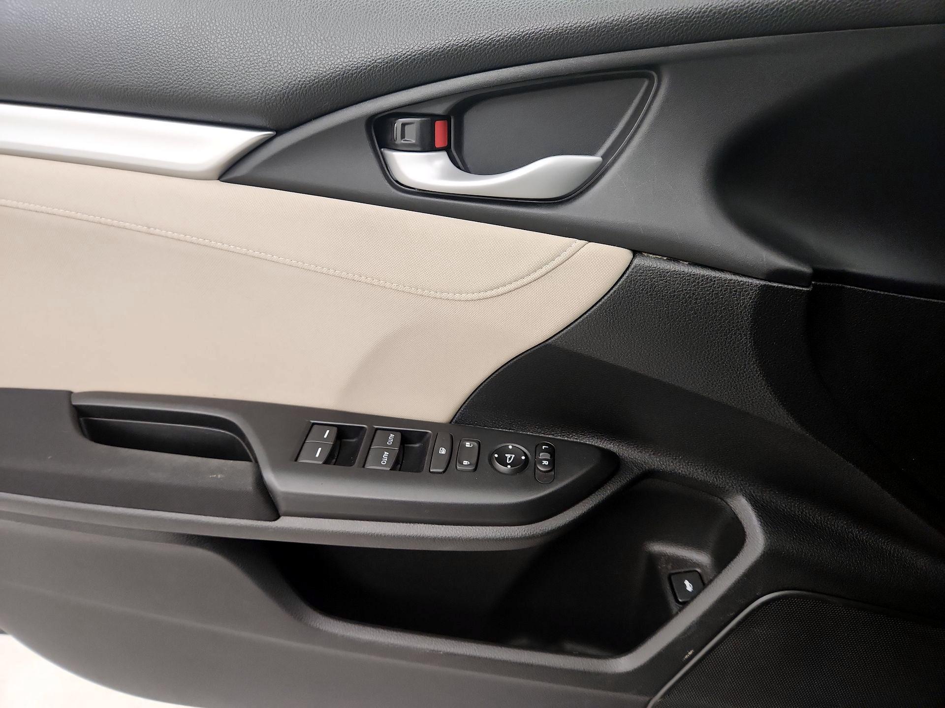 Thumbnail: 2016 Honda Civic - 12