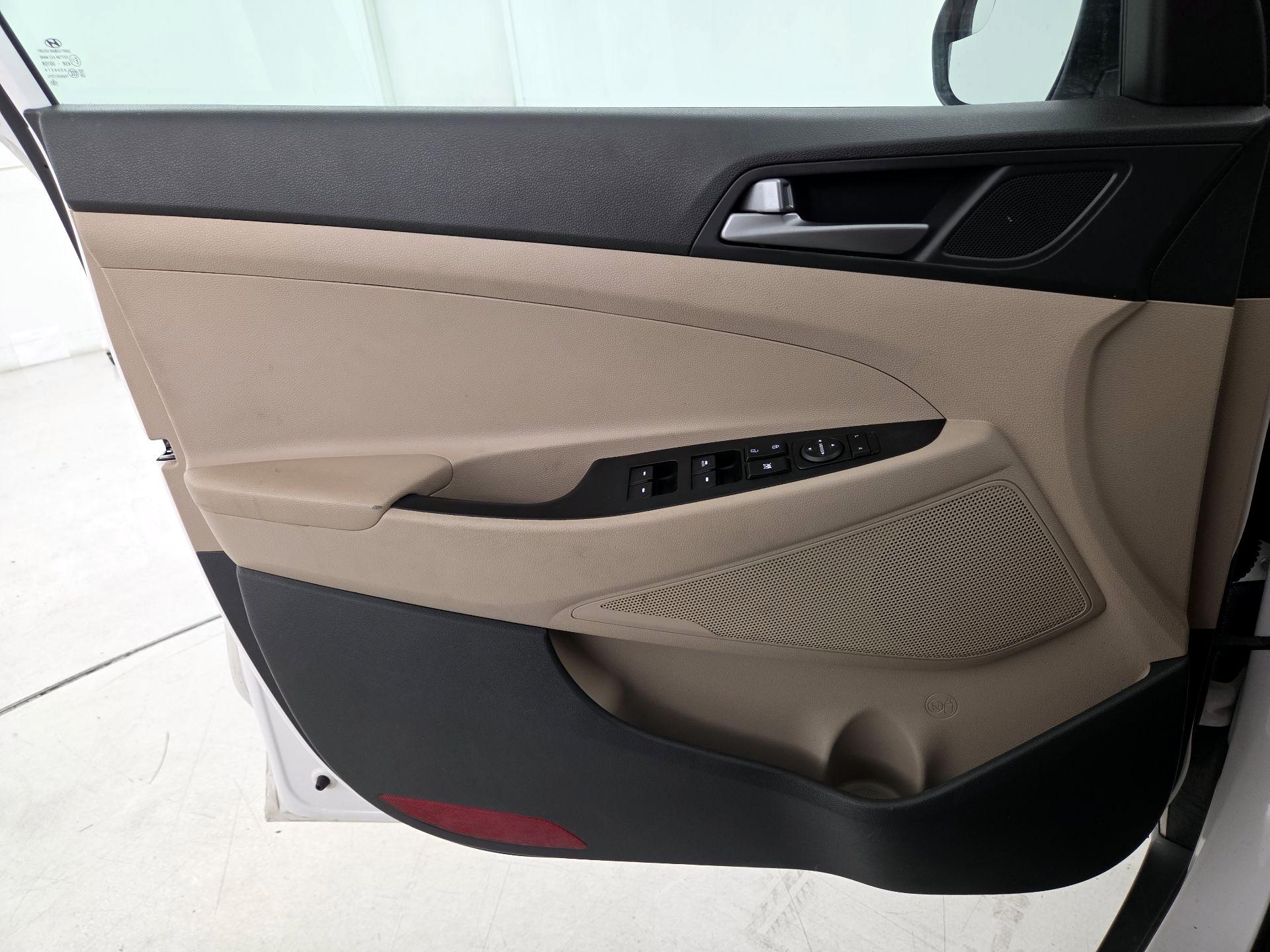 Thumbnail: 2017 Hyundai Tucson - 12