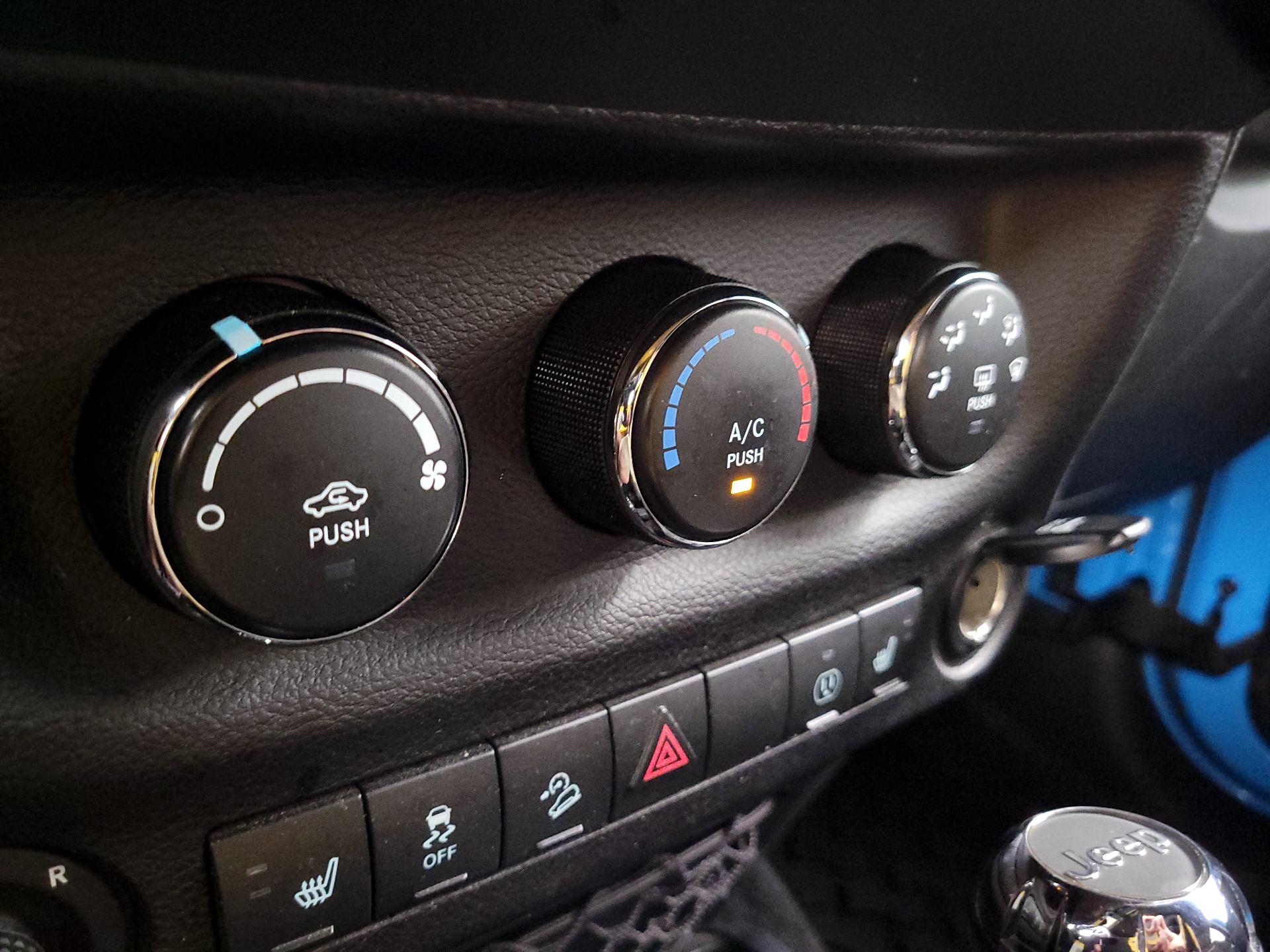 Thumbnail: 2018 Jeep Wrangler - 14