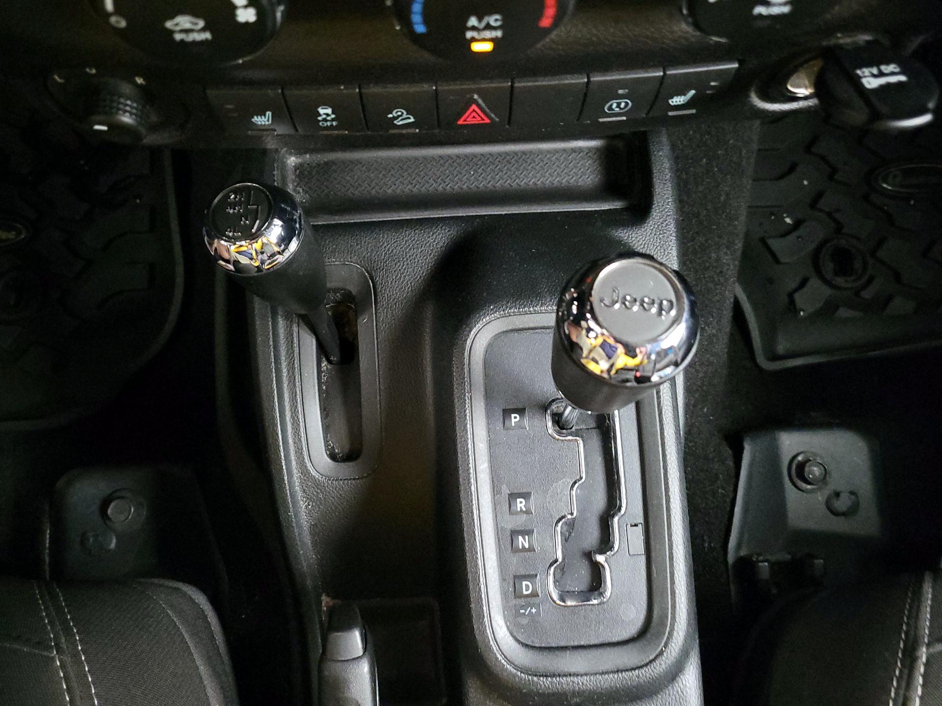 Thumbnail: 2018 Jeep Wrangler - 15