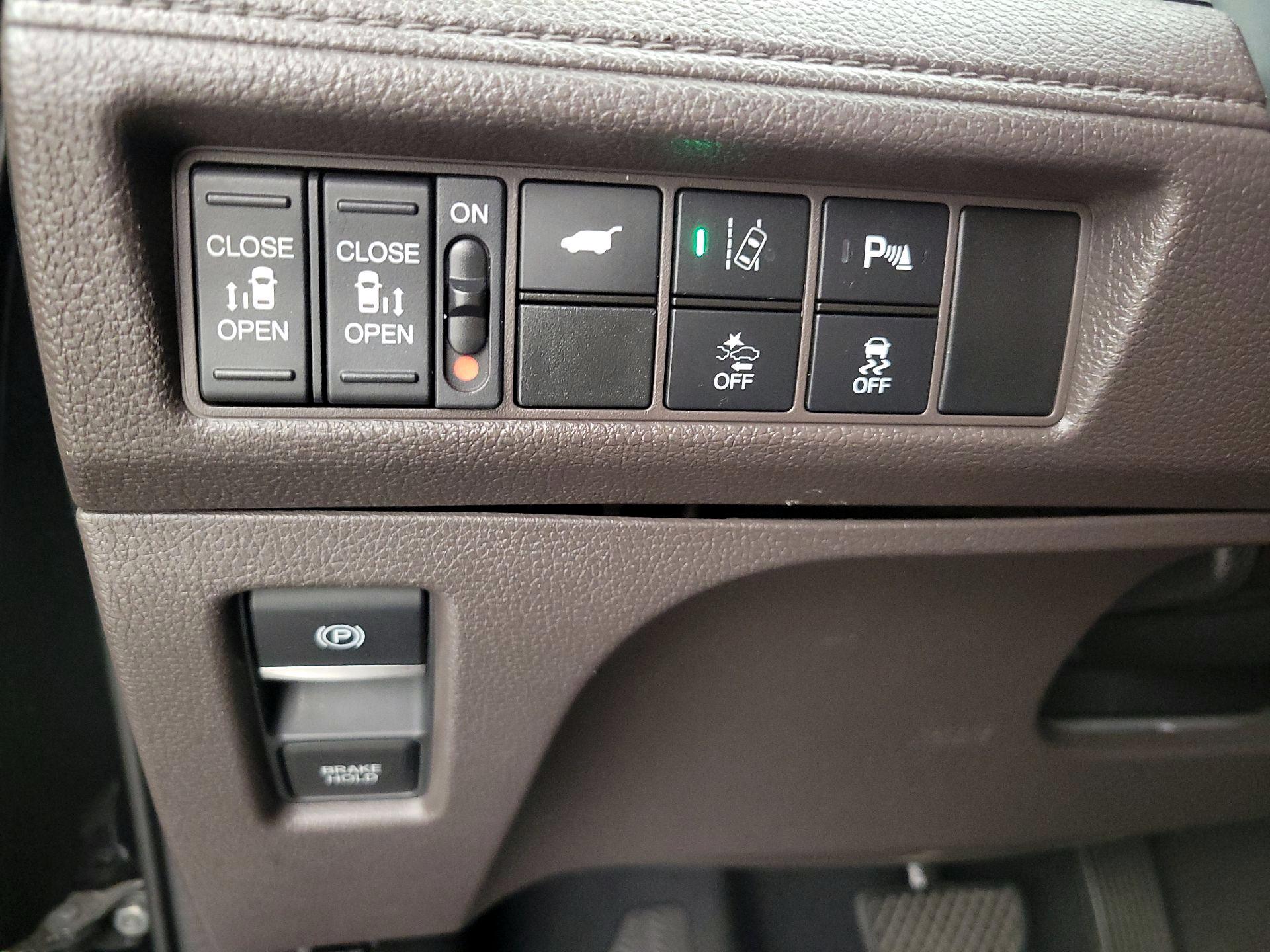 Thumbnail: 2018 Honda Odyssey - 13