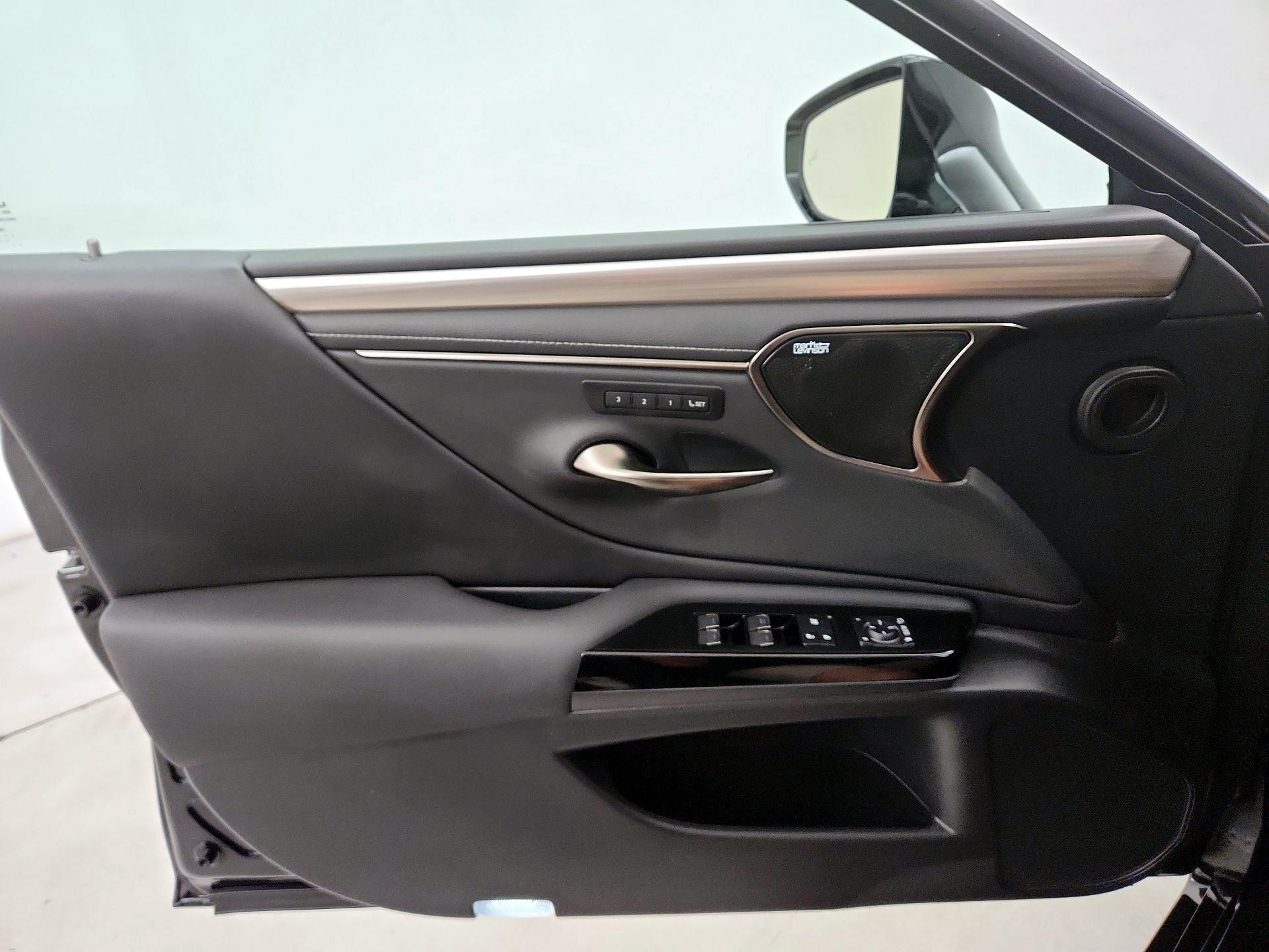 Thumbnail: 2023 Lexus ES - 12