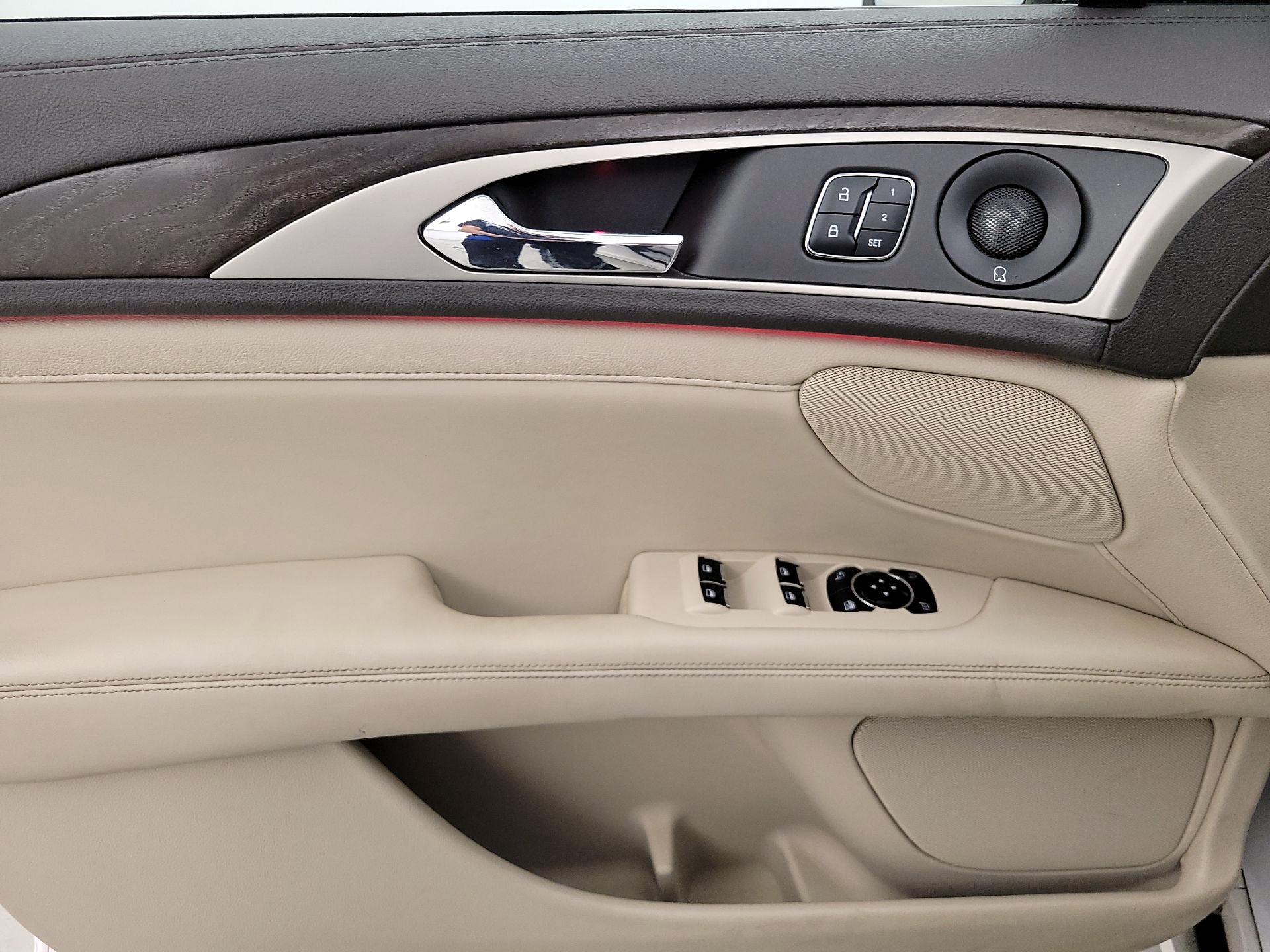 Thumbnail: 2018 Lincoln MKZ - 12