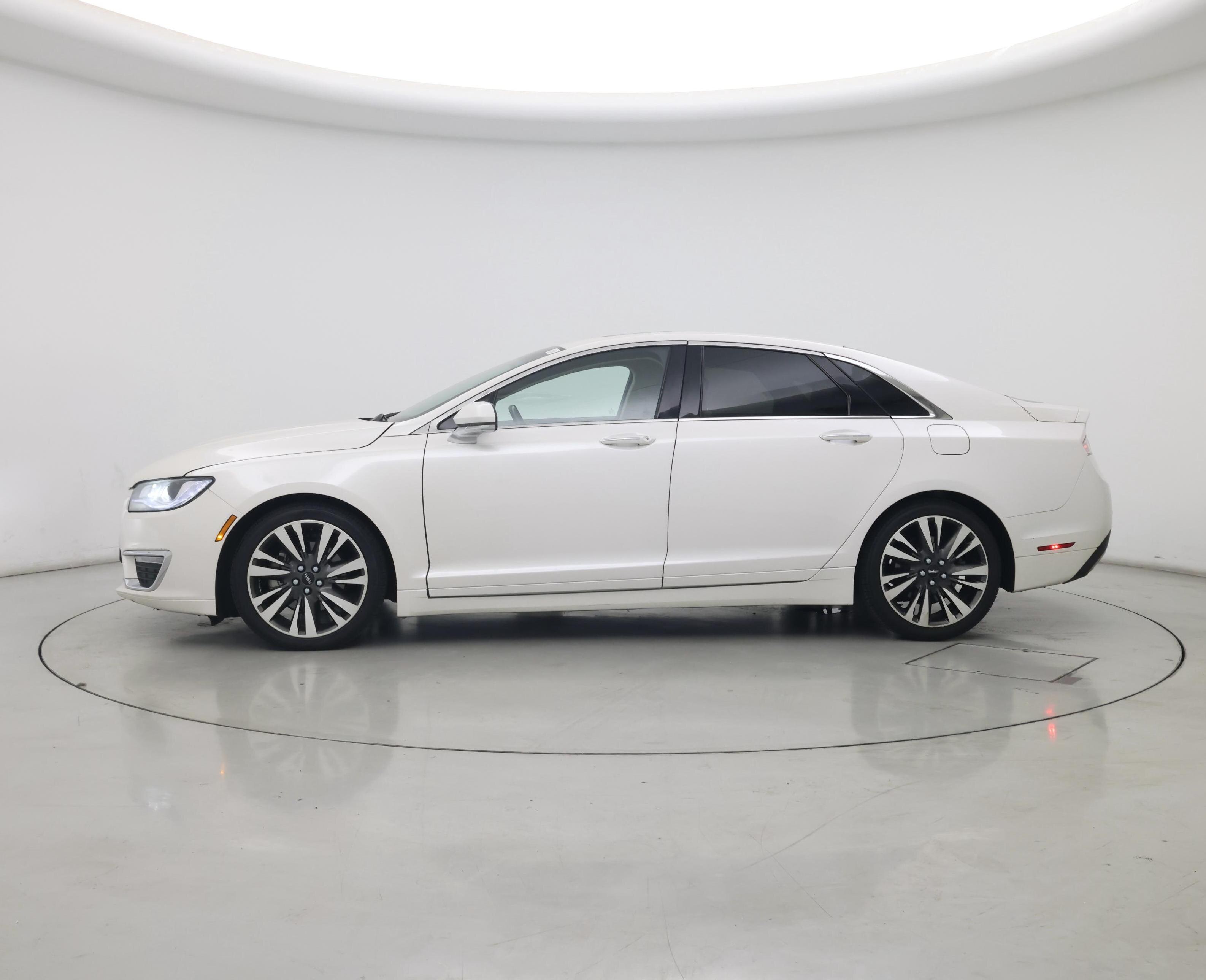 Thumbnail: 2018 Lincoln MKZ - 3
