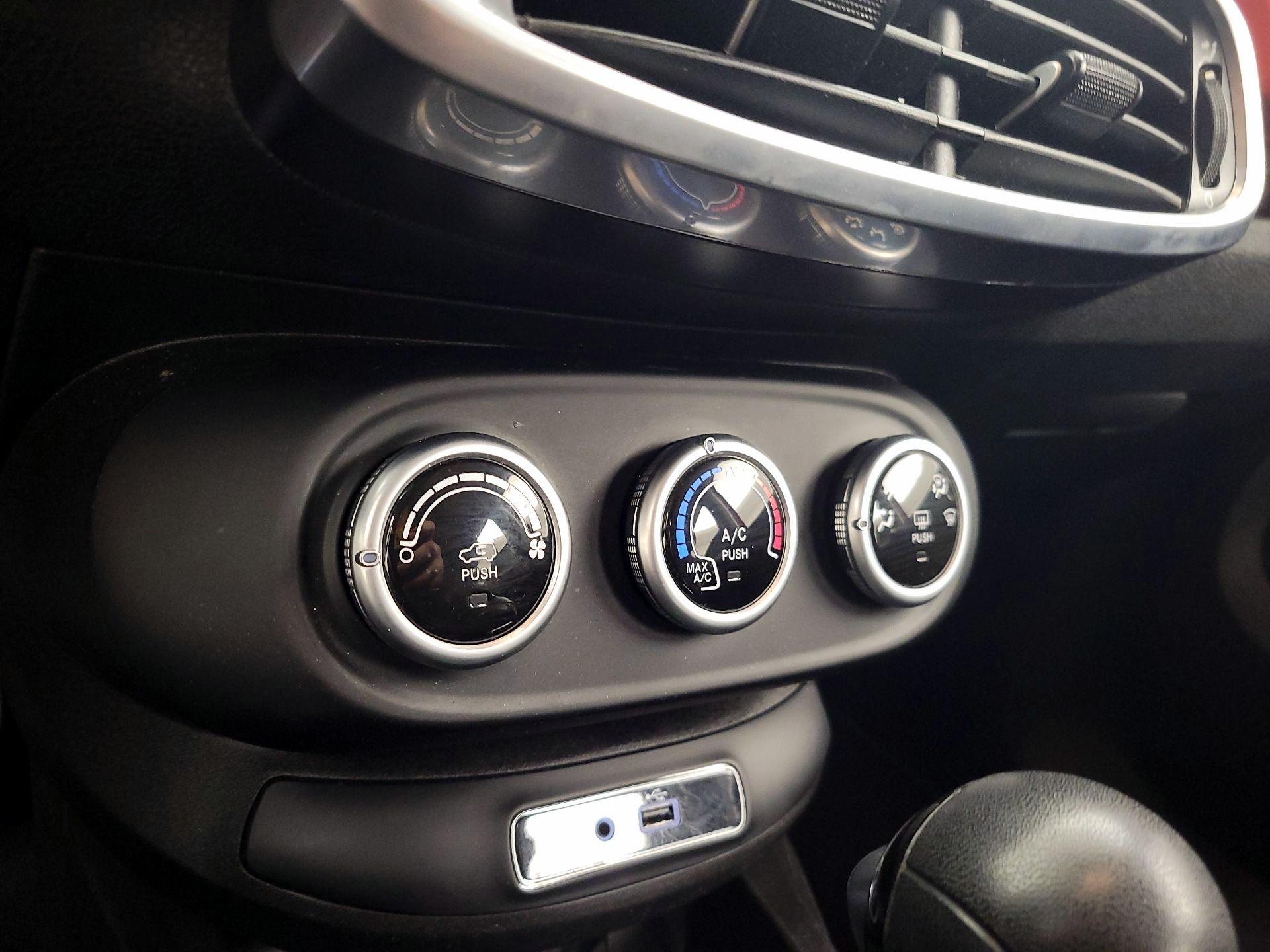 Thumbnail: 2016 Fiat 500X - 15